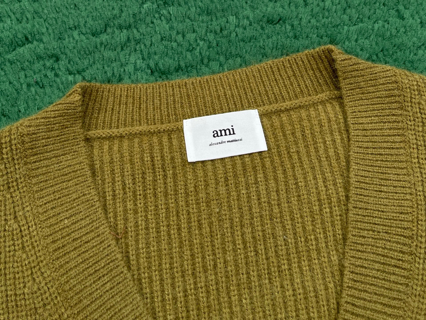 R공장 / 아미 남성 보이넥 니트