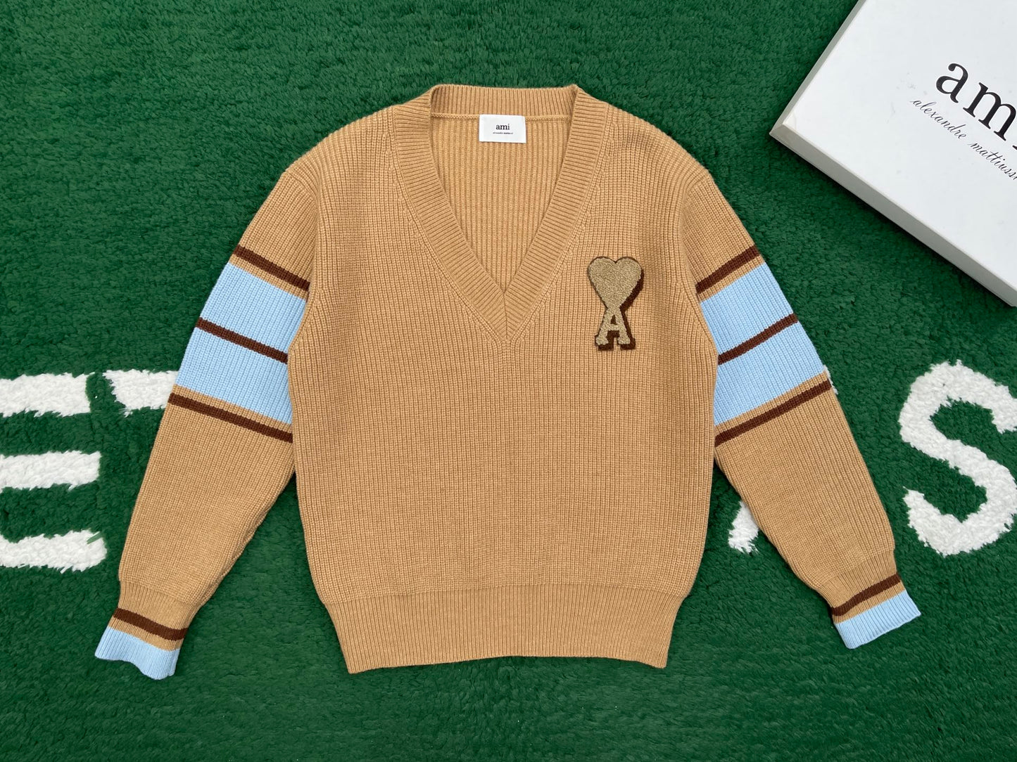 R공장 / 아미 남성 보이넥 니트