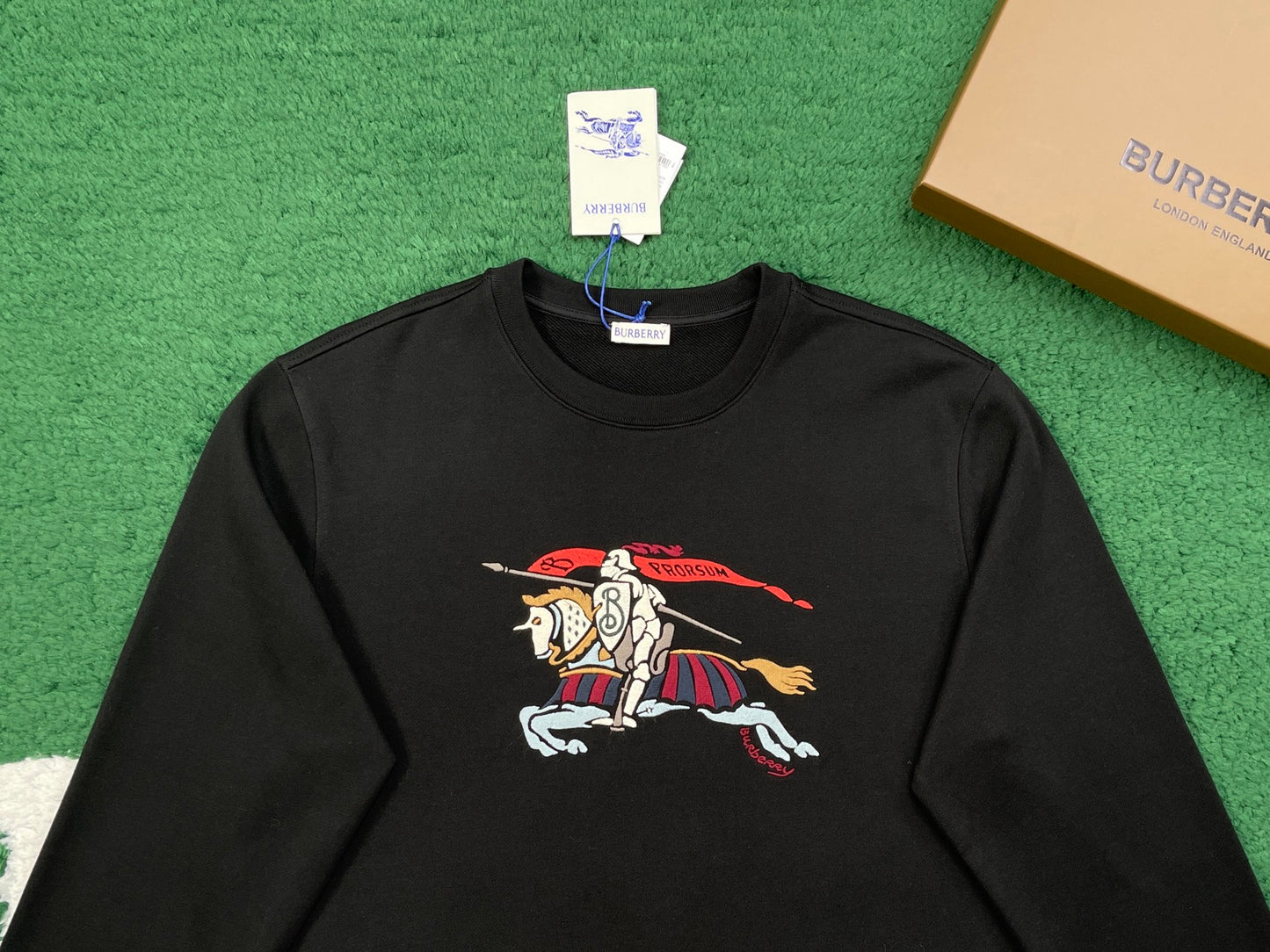 R공장 / 버버리 남성 라운드넥 맨투맨