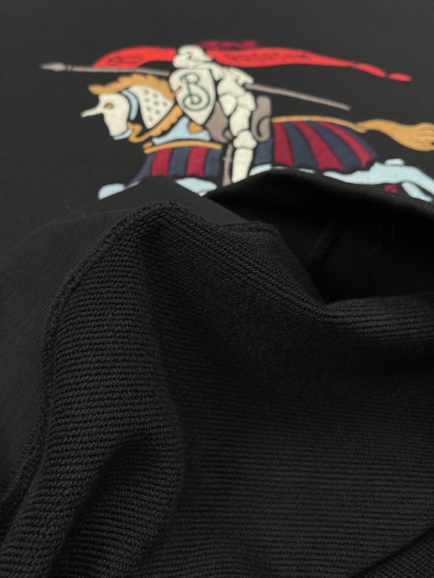 R공장 / 버버리 남성 라운드넥 맨투맨