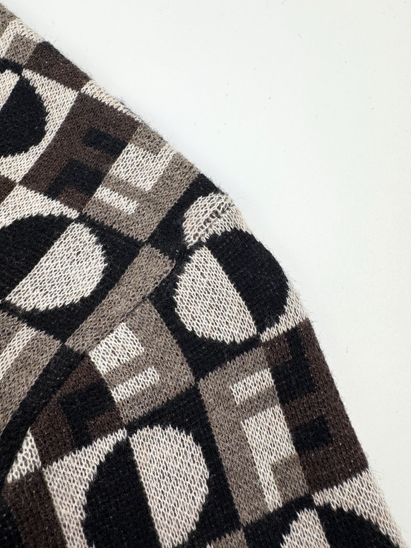 ZZLL / 펜디 니트 스웨터