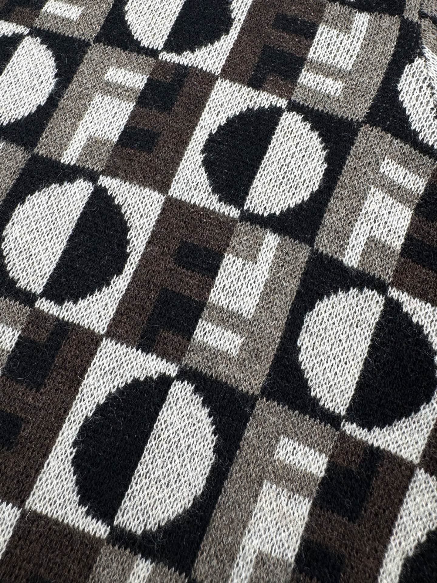 ZZLL / 펜디 니트 스웨터