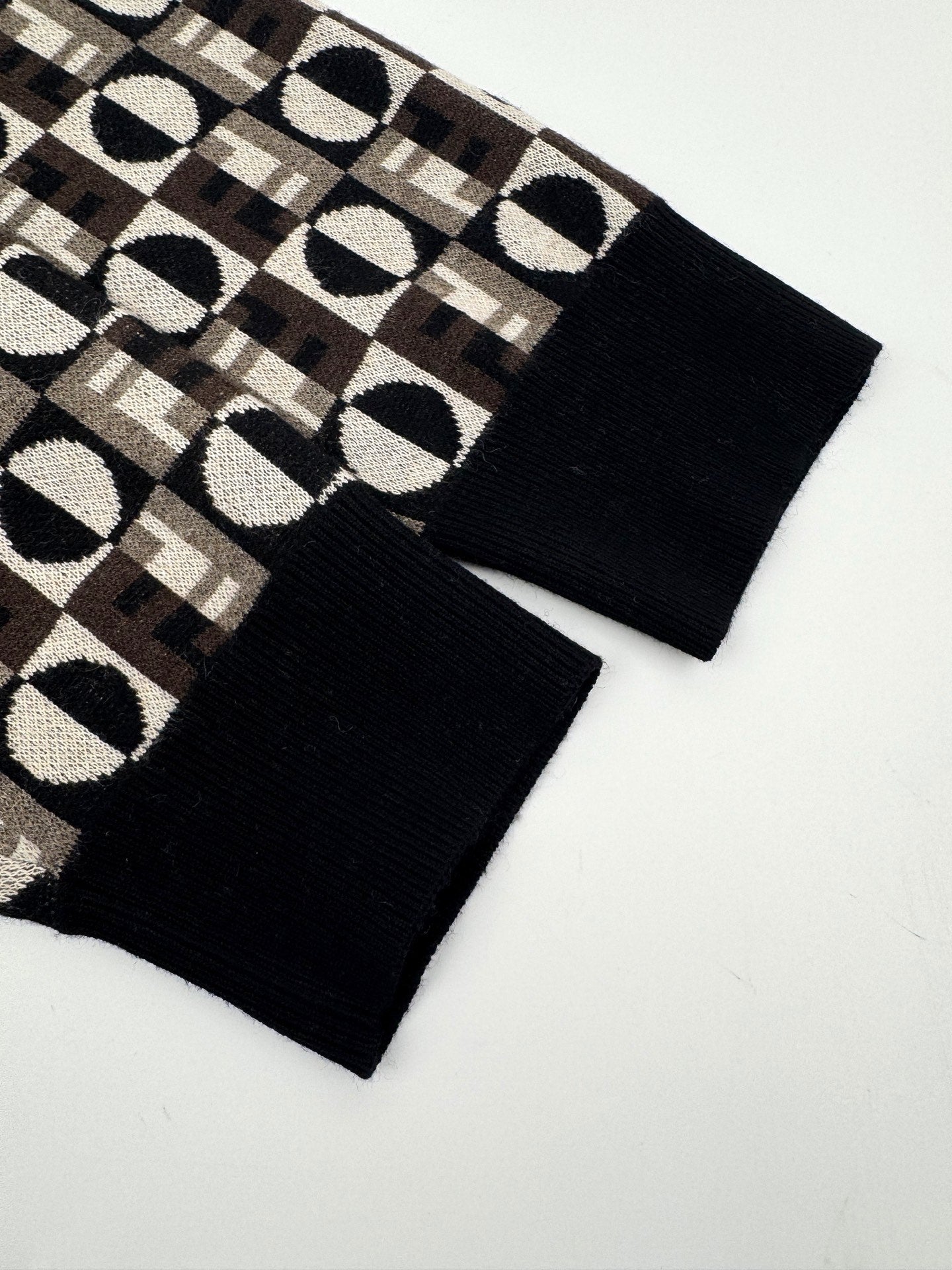 ZZLL / 펜디 니트 스웨터