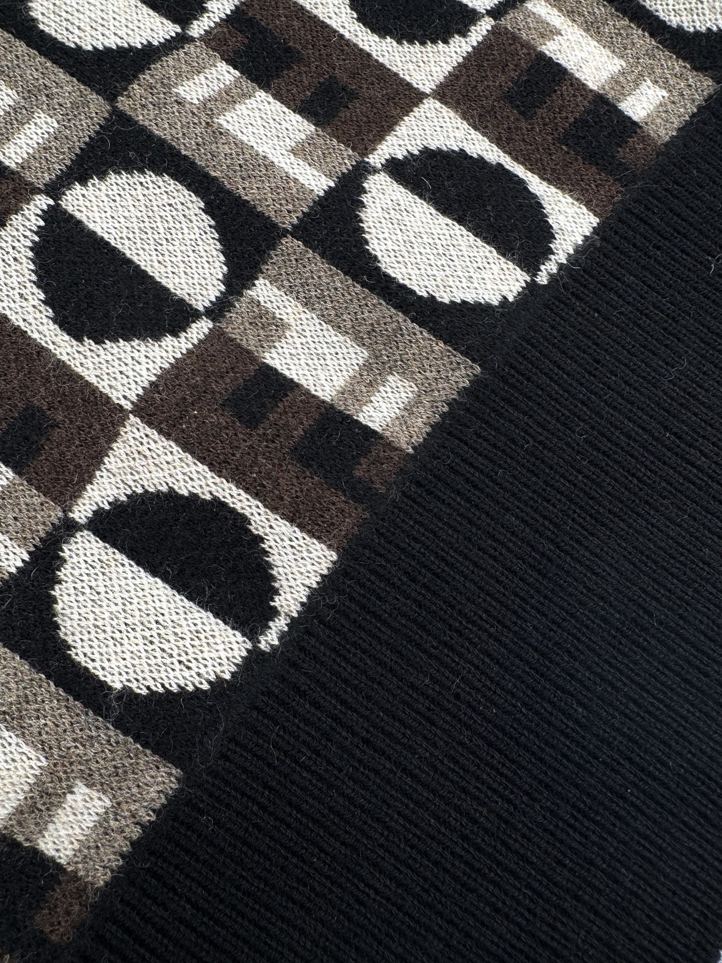 ZZLL / 펜디 니트 스웨터