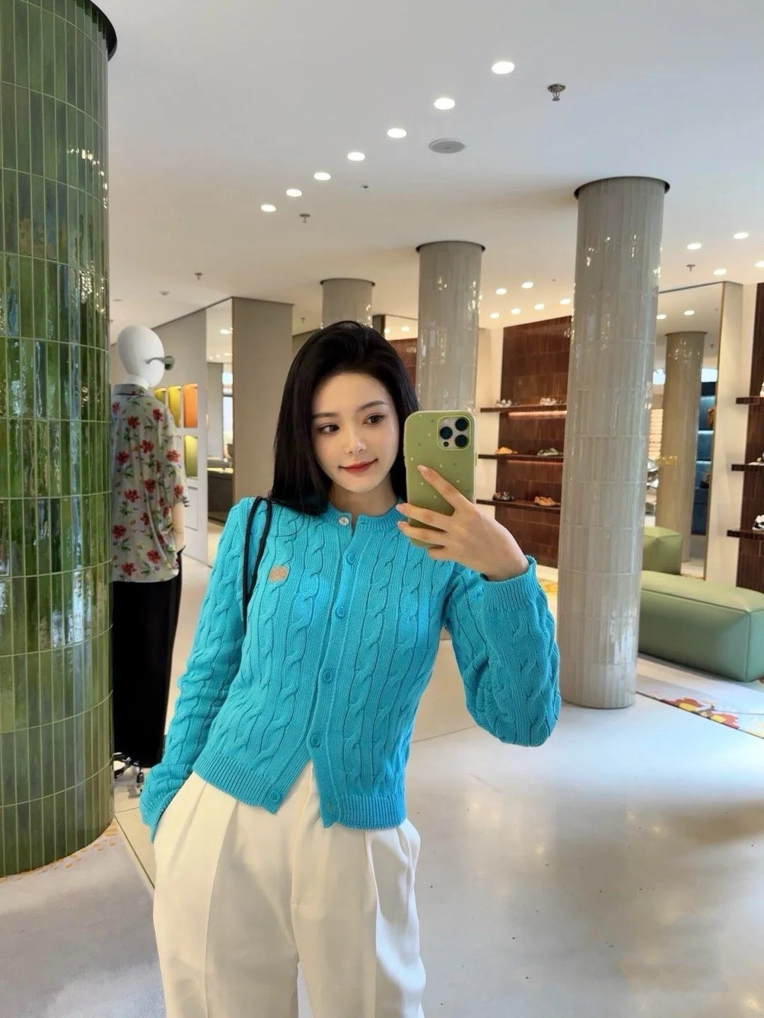 티모 공장 / 로에베 니트 카디건