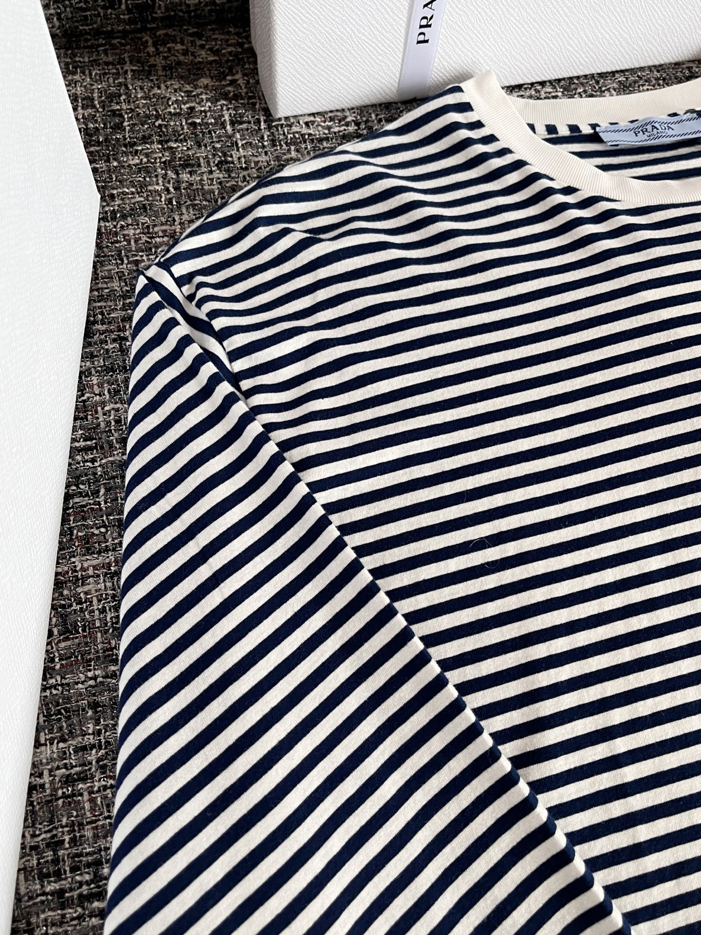 티모 공장 / 프라다 긴팔티