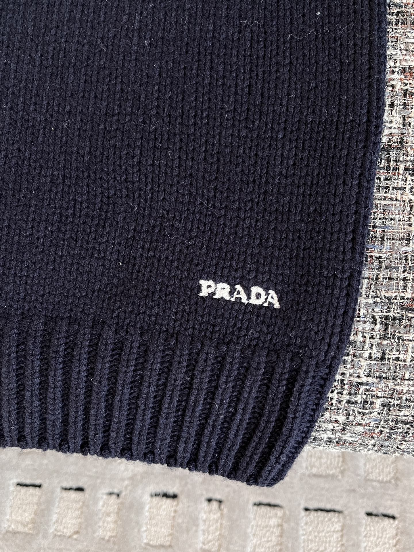 티모 공장 / 프라다 니트 스웨터