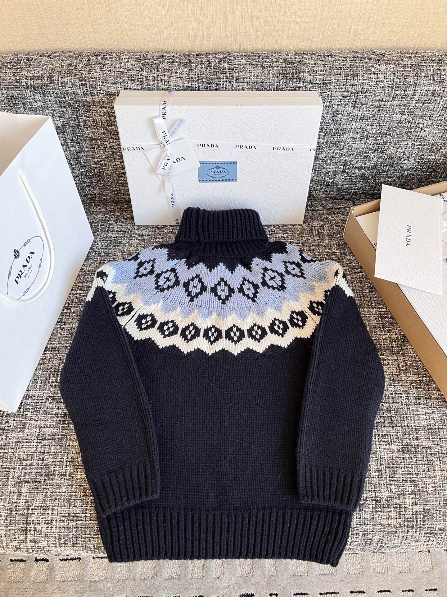 티모 공장 / 프라다 니트 스웨터