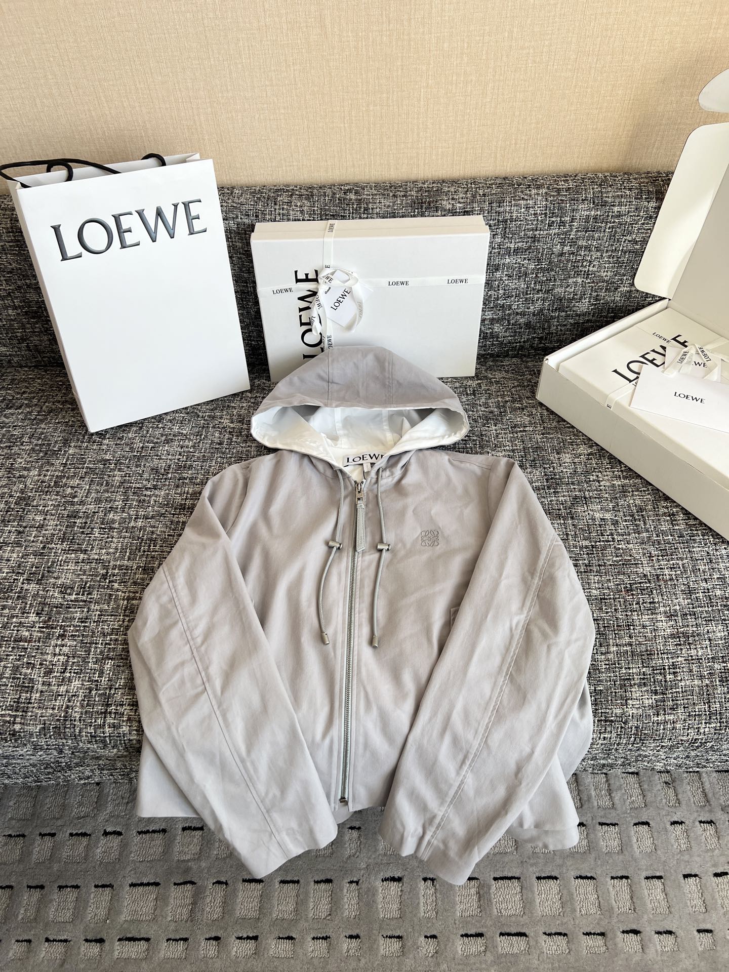 티모 공장 / 로에베 코트