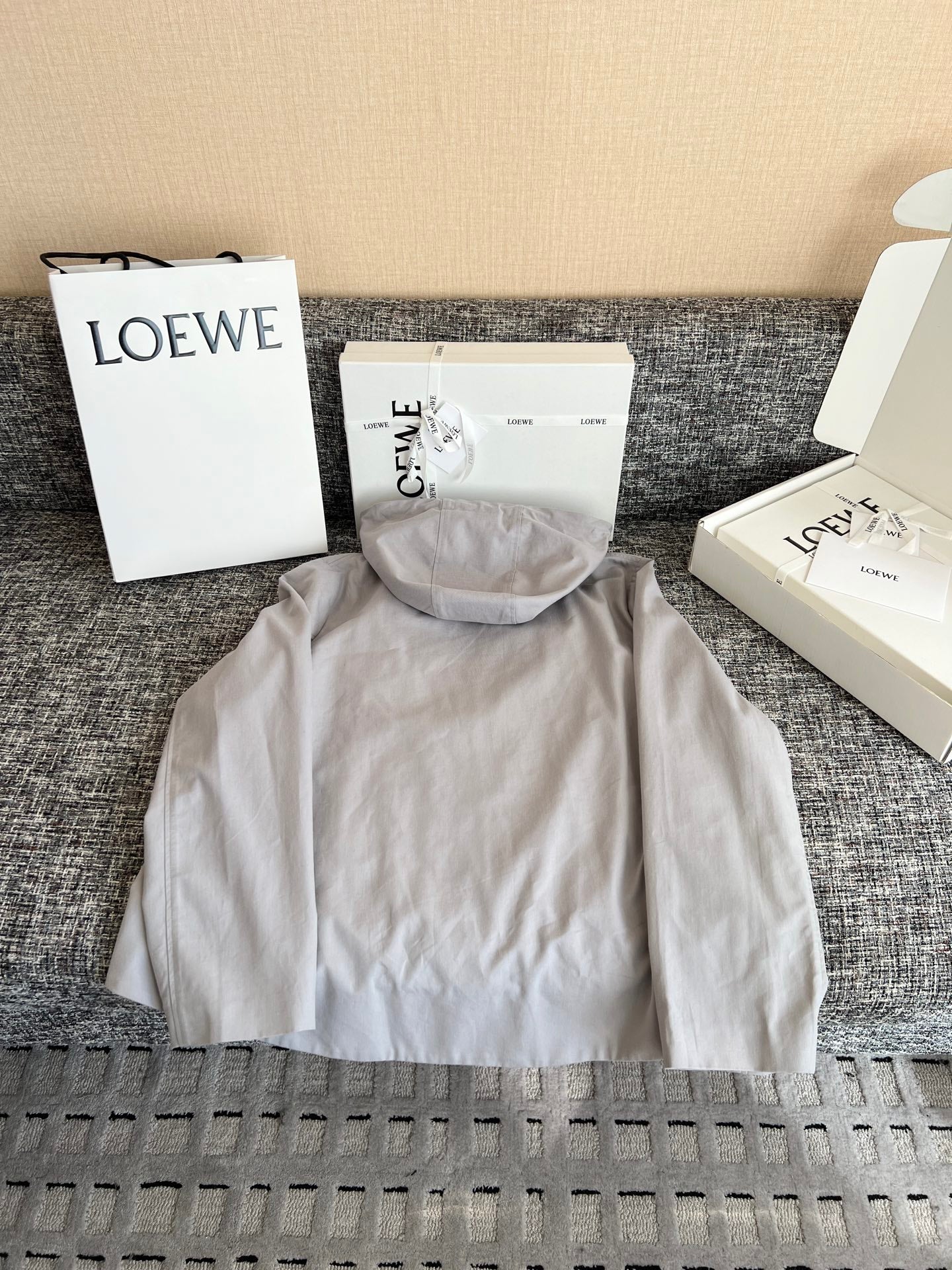 티모 공장 / 로에베 코트