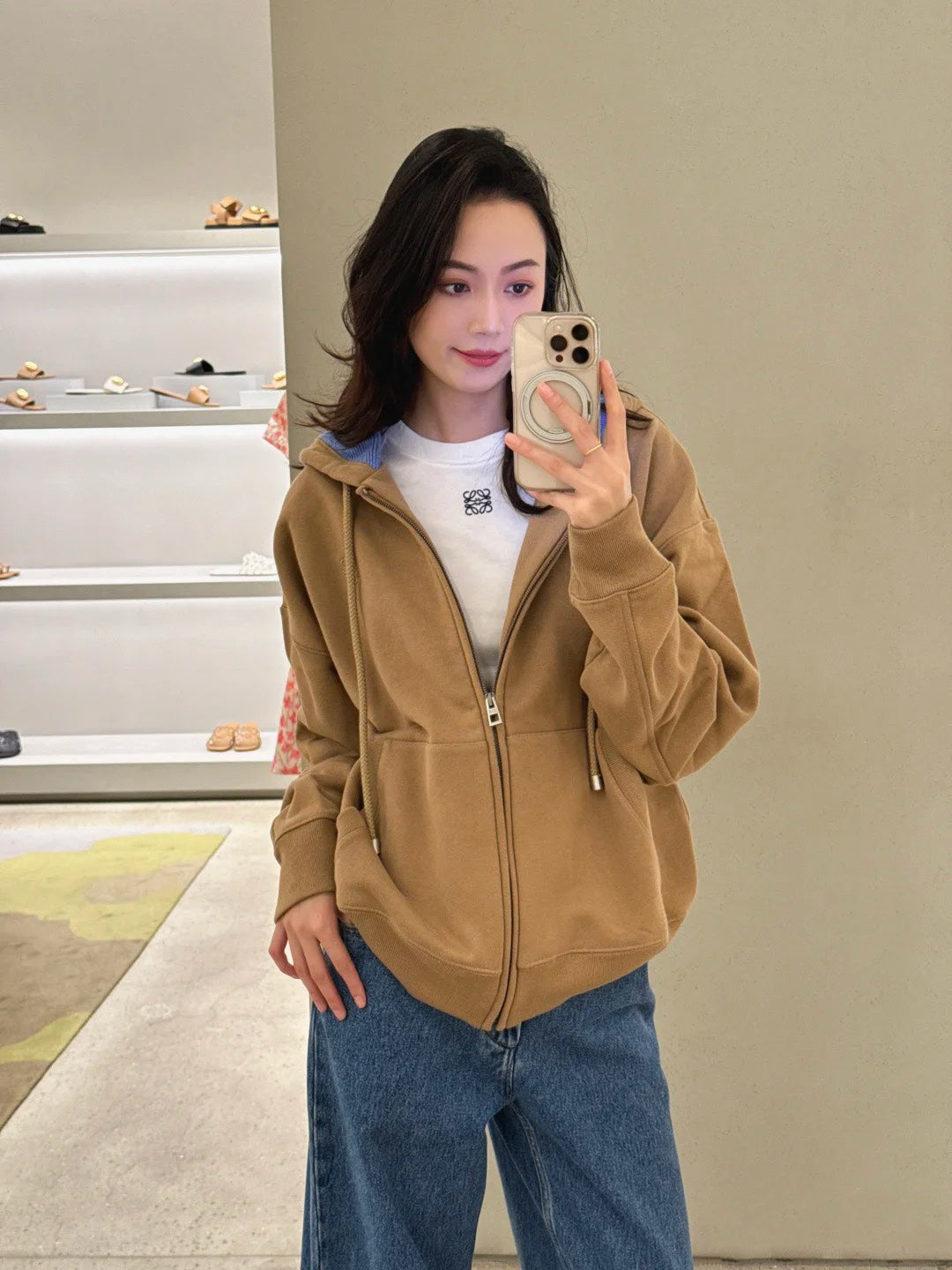 티모 공장 / 로에베 후드티셔츠