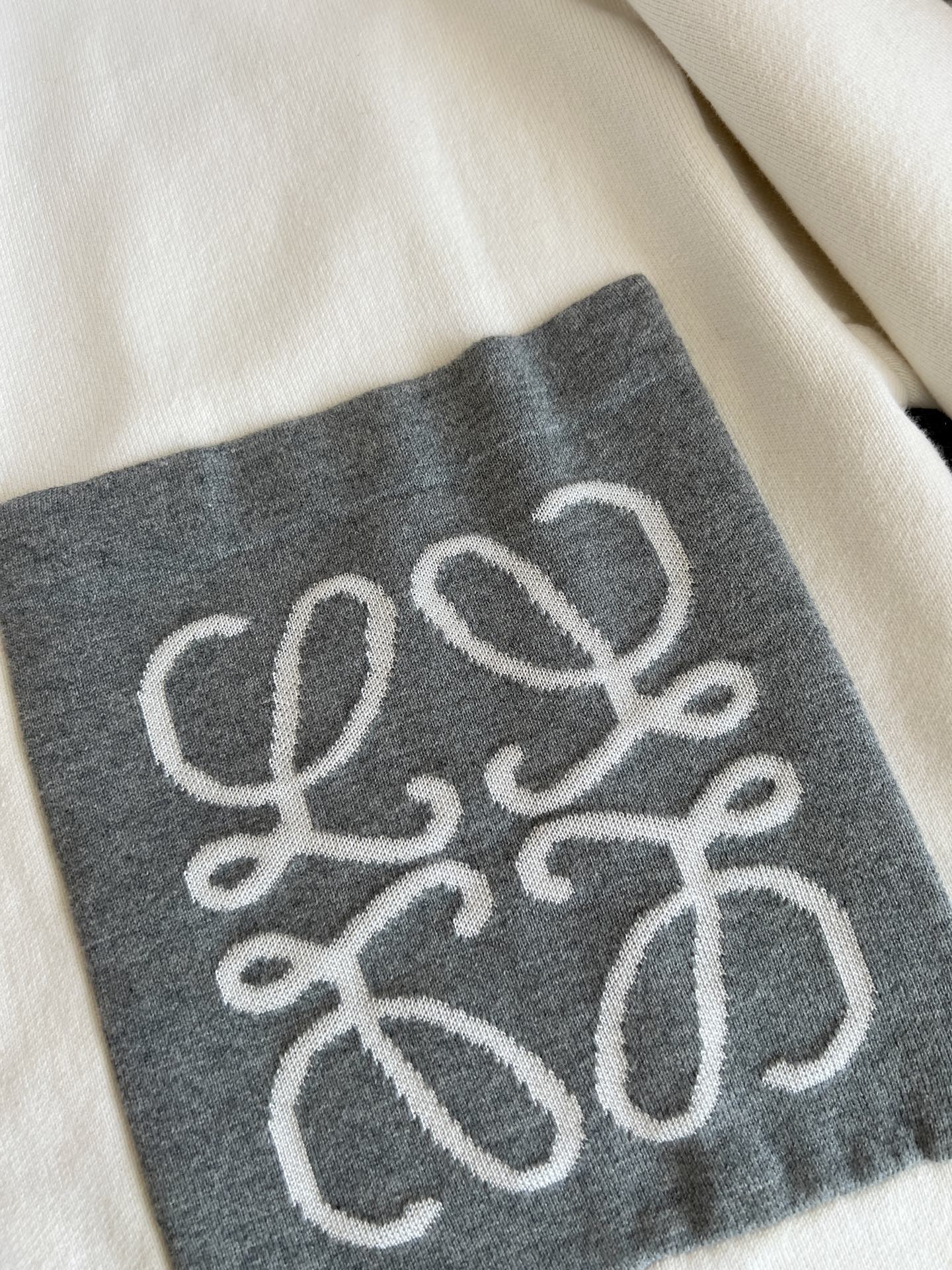 티모 공장 / 로에베 니트 스웨터