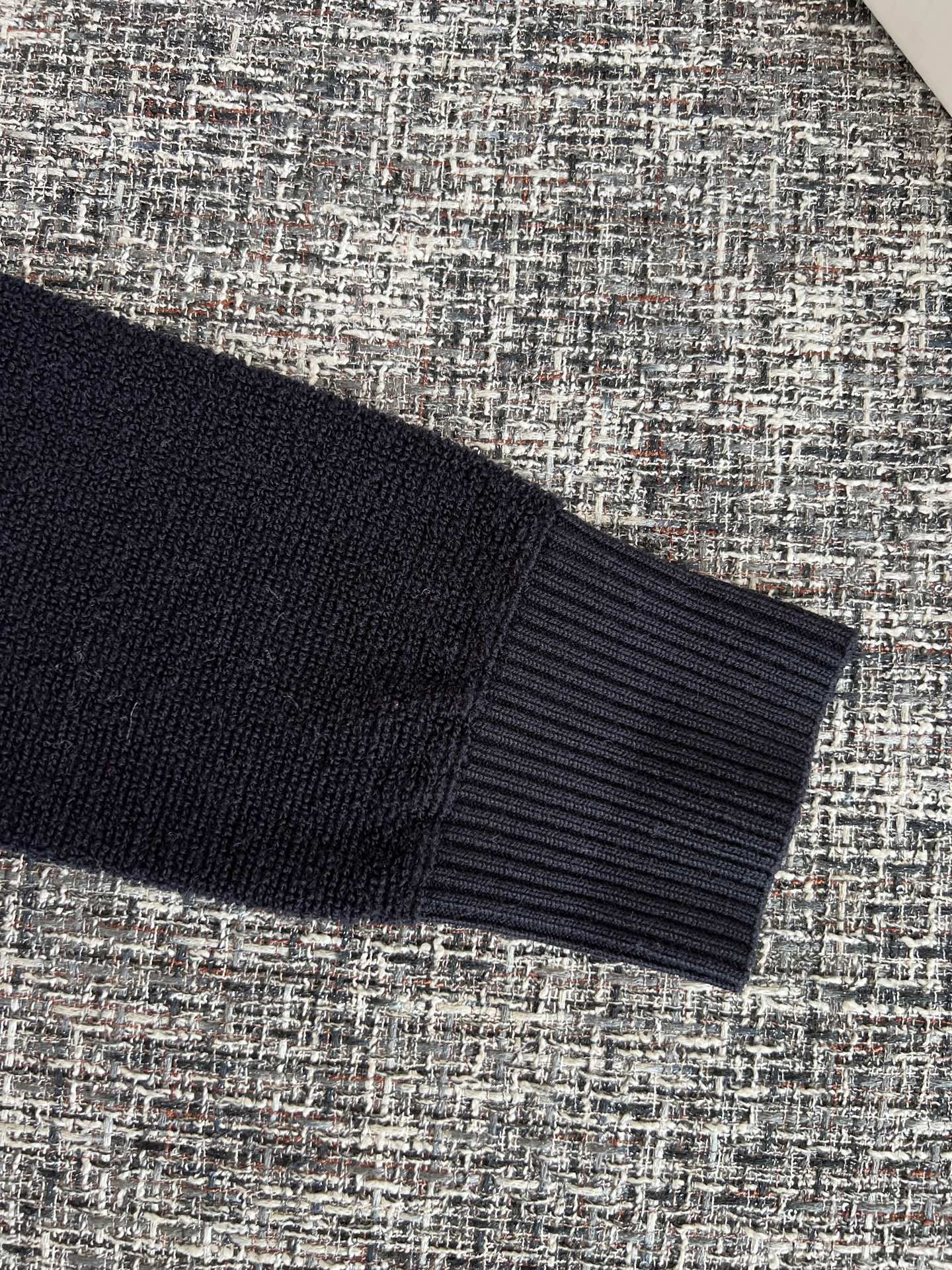 티모 공장 / 로에베 니트 스웨터