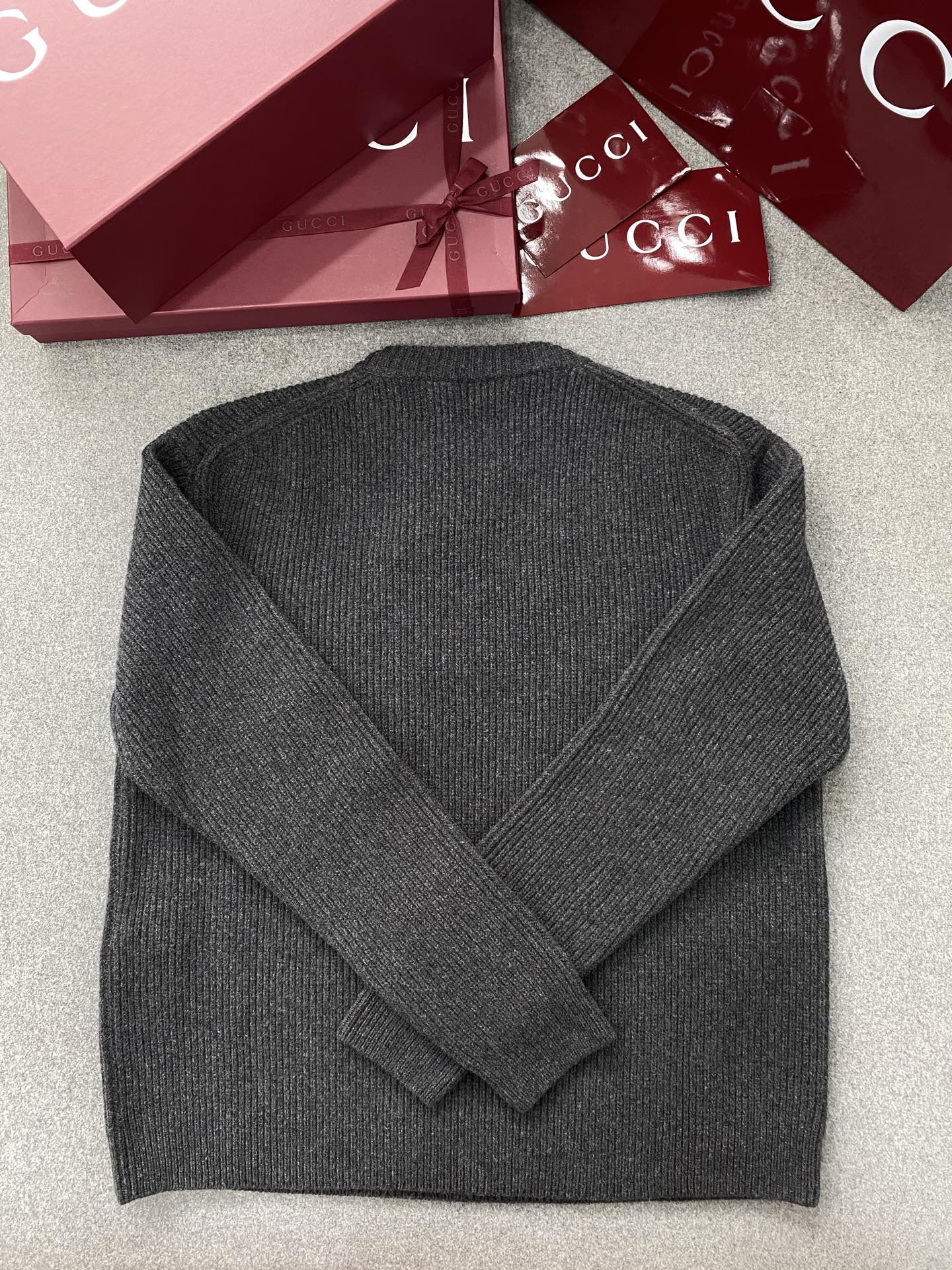 TJ셀러 / 구찌 알파벳 무늬 스웨터