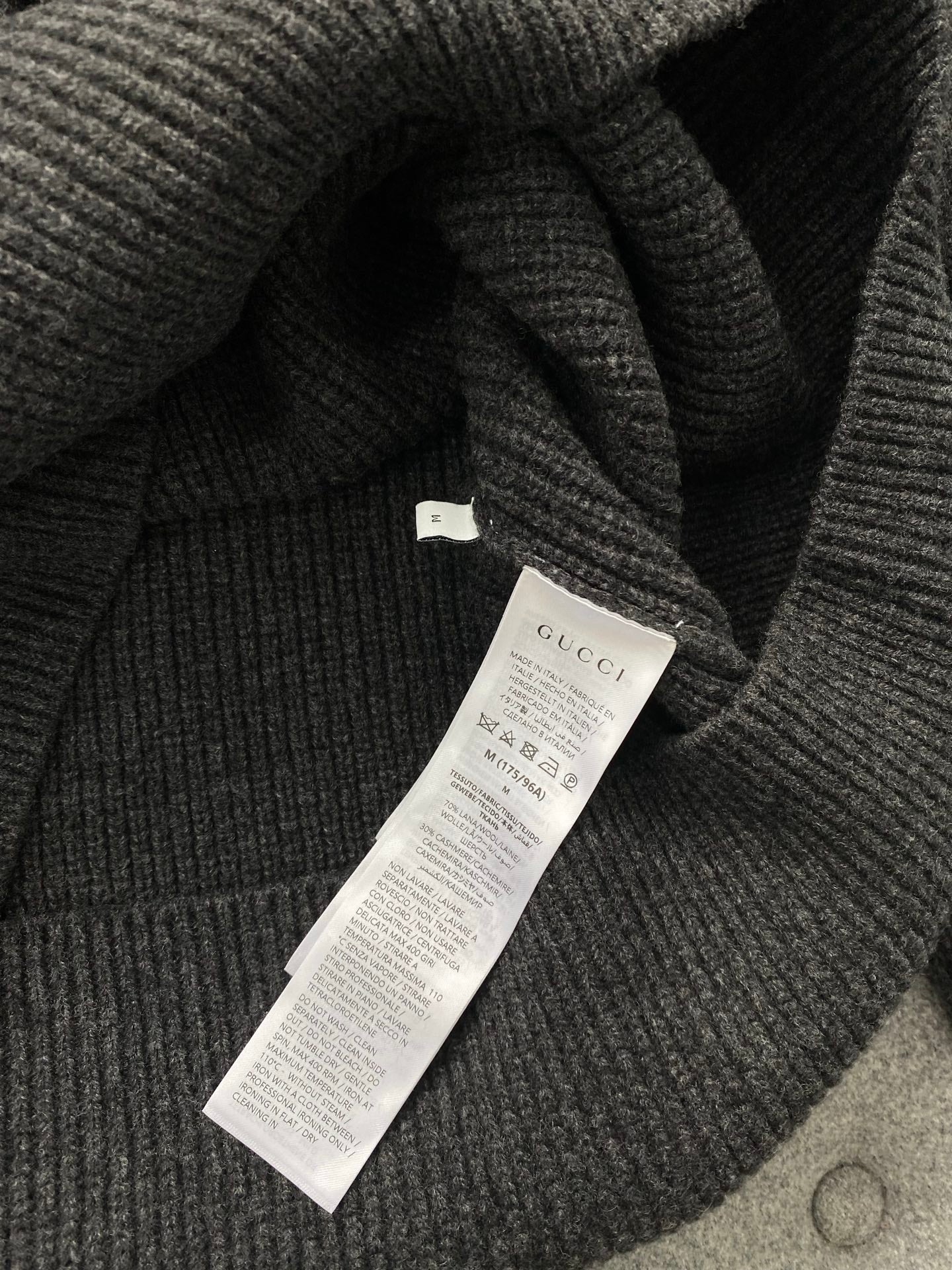 TJ셀러 / 구찌 알파벳 무늬 스웨터