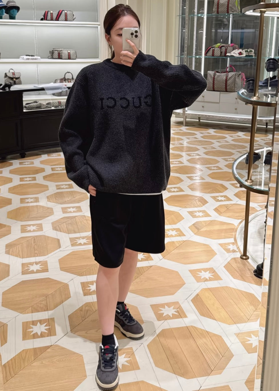 TJ셀러 / 구찌 알파벳 무늬 스웨터