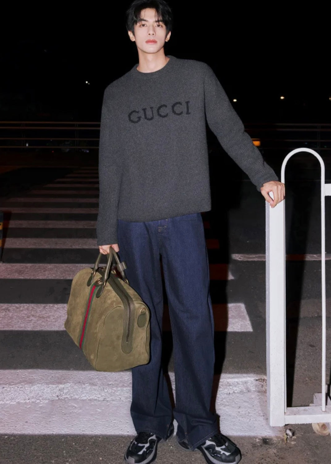 TJ셀러 / 구찌 알파벳 무늬 스웨터