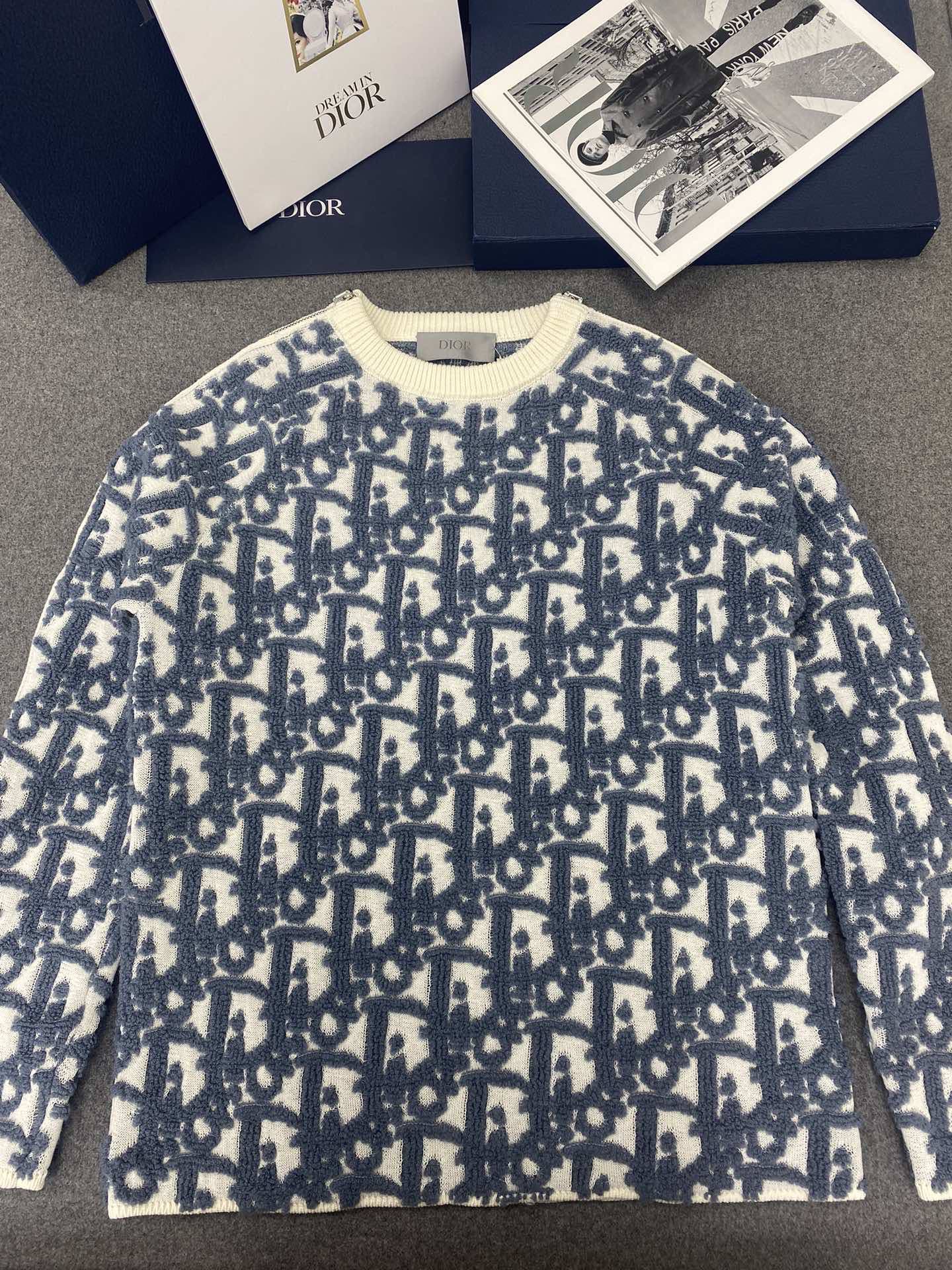 TJ셀러 / 디올 스웨터를 덧입다