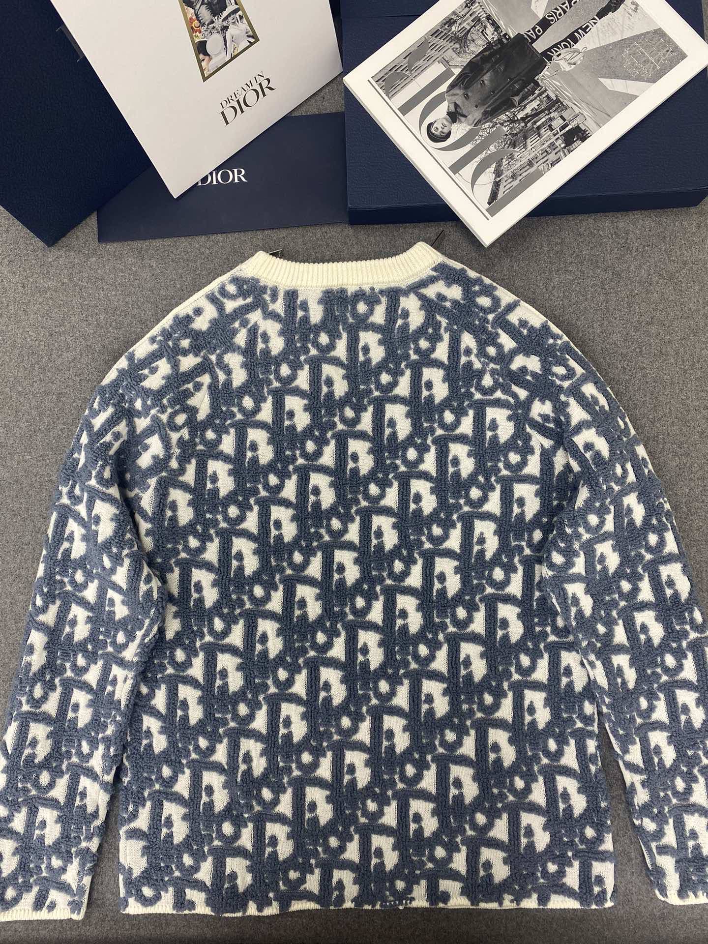 TJ셀러 / 디올 스웨터를 덧입다