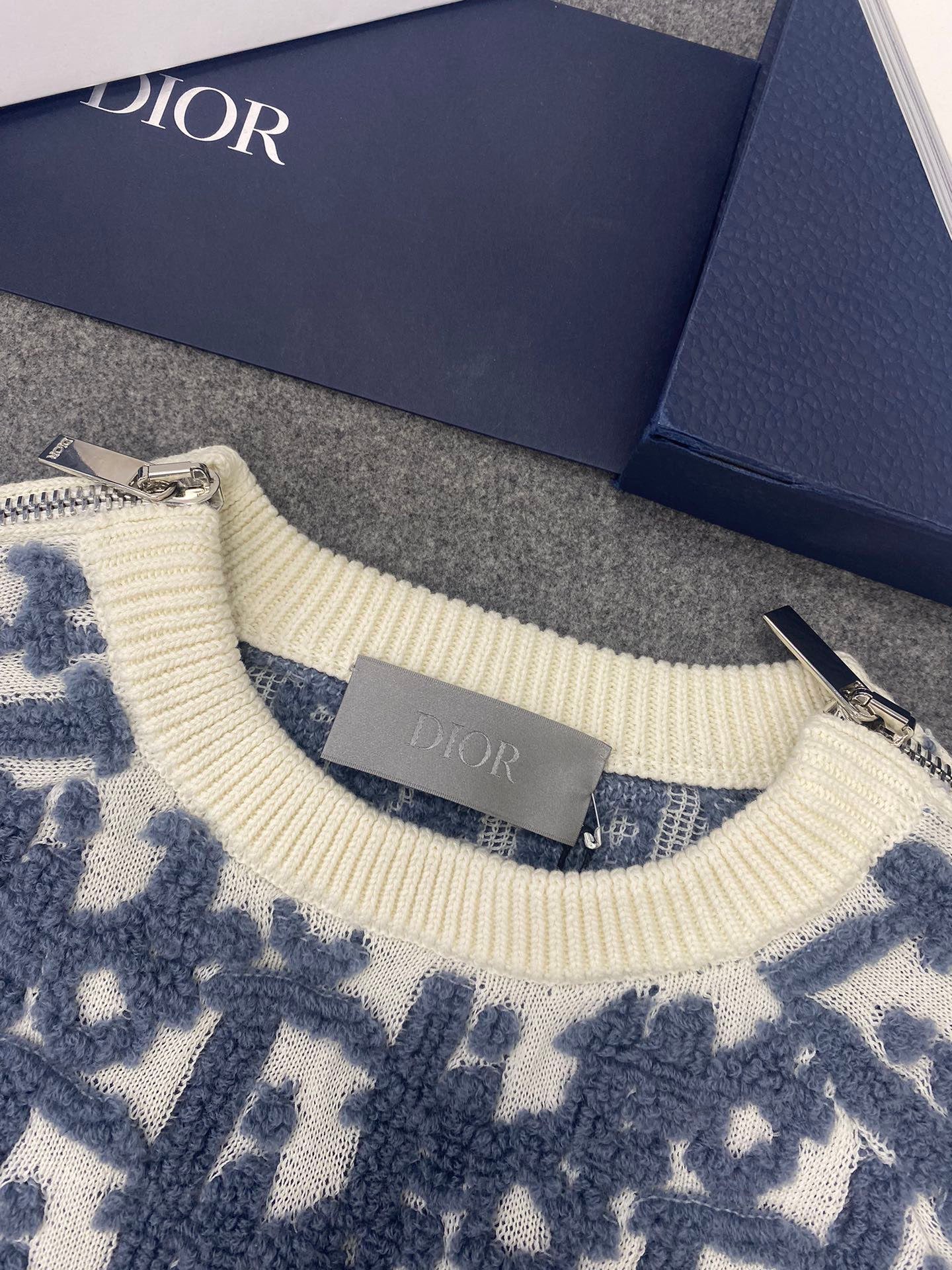 TJ셀러 / 디올 스웨터를 덧입다