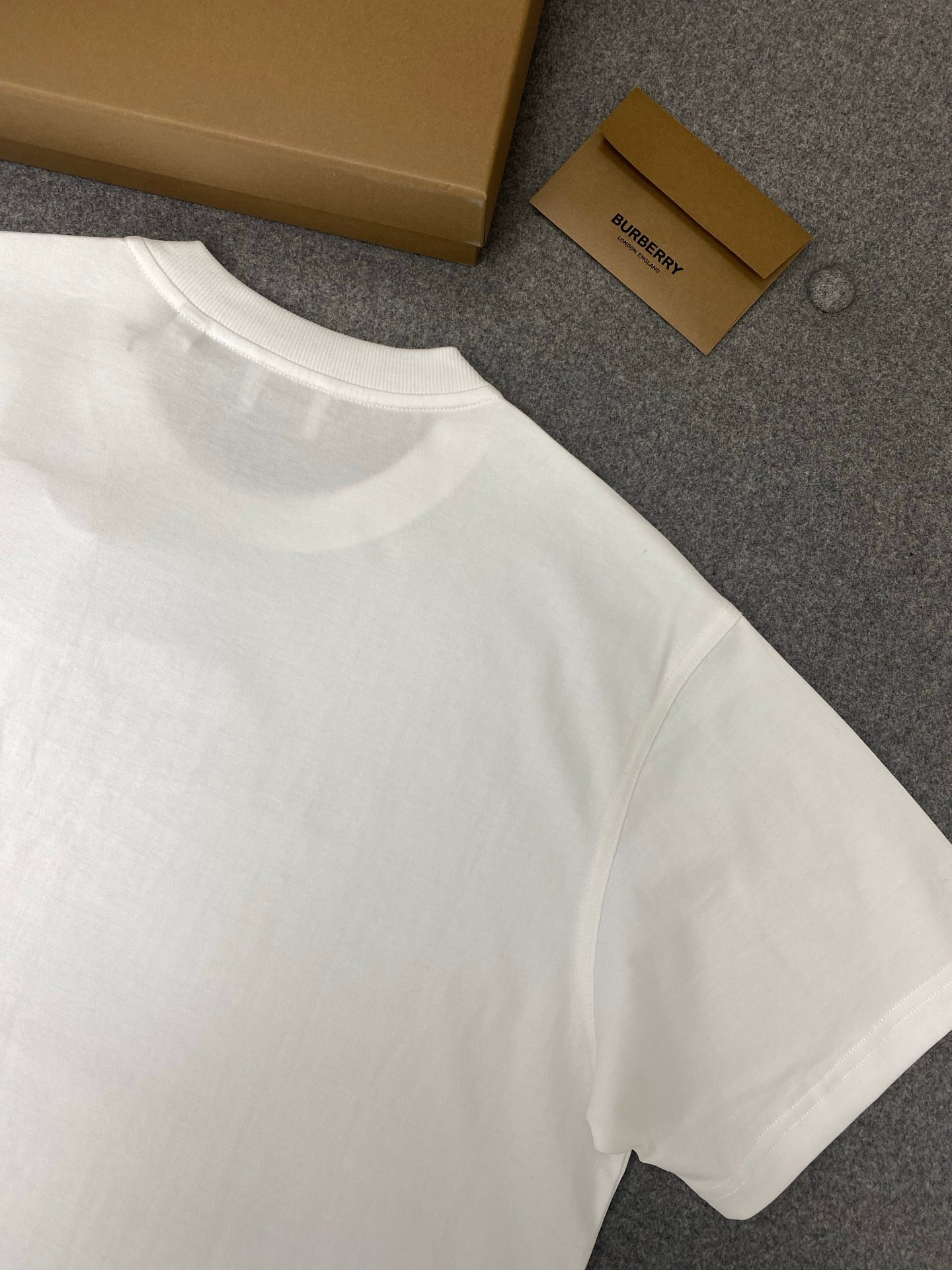 TJ셀러 / 버버리 면 티셔츠