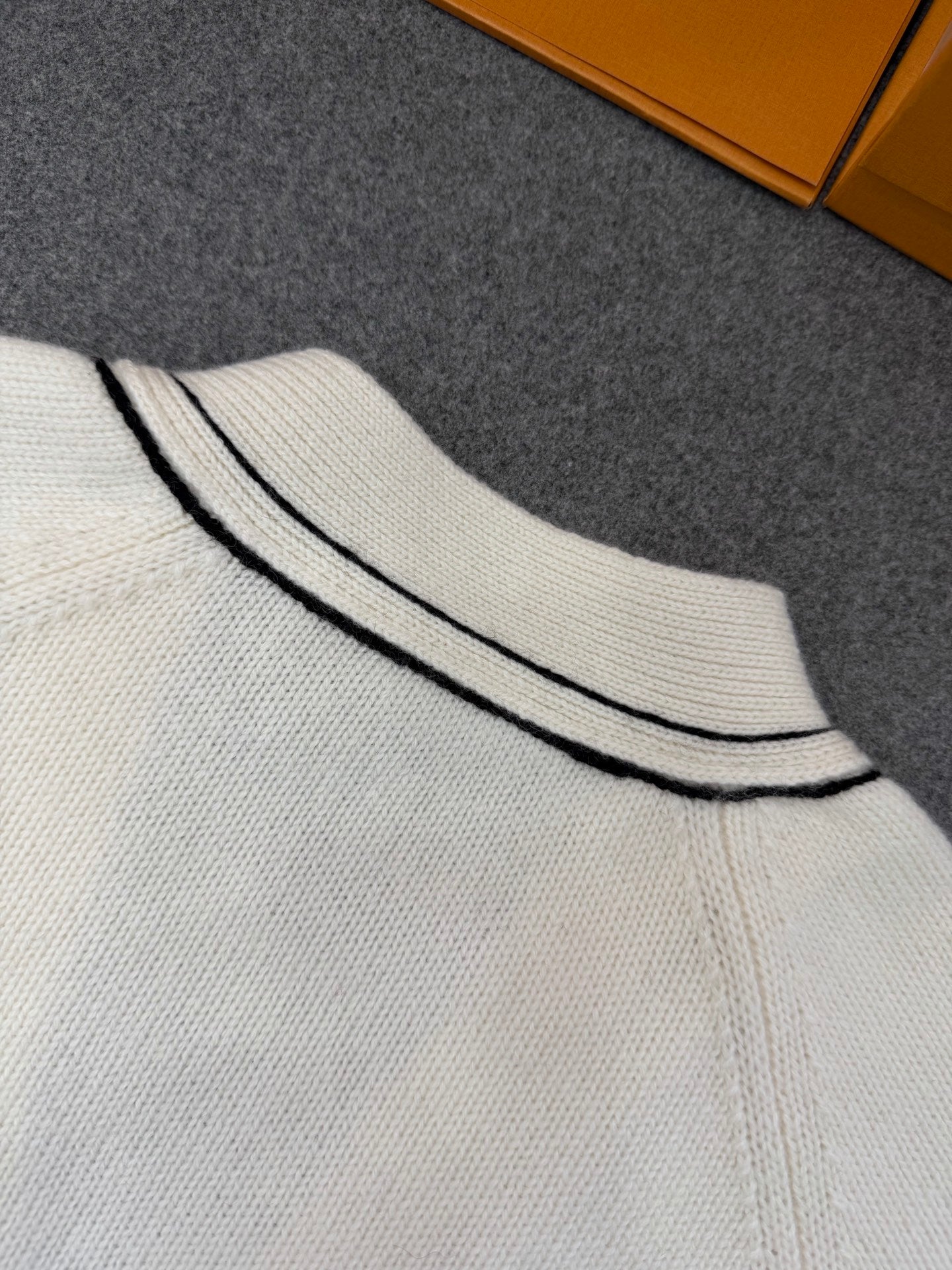 TJ셀러 / 루이비통 가디건