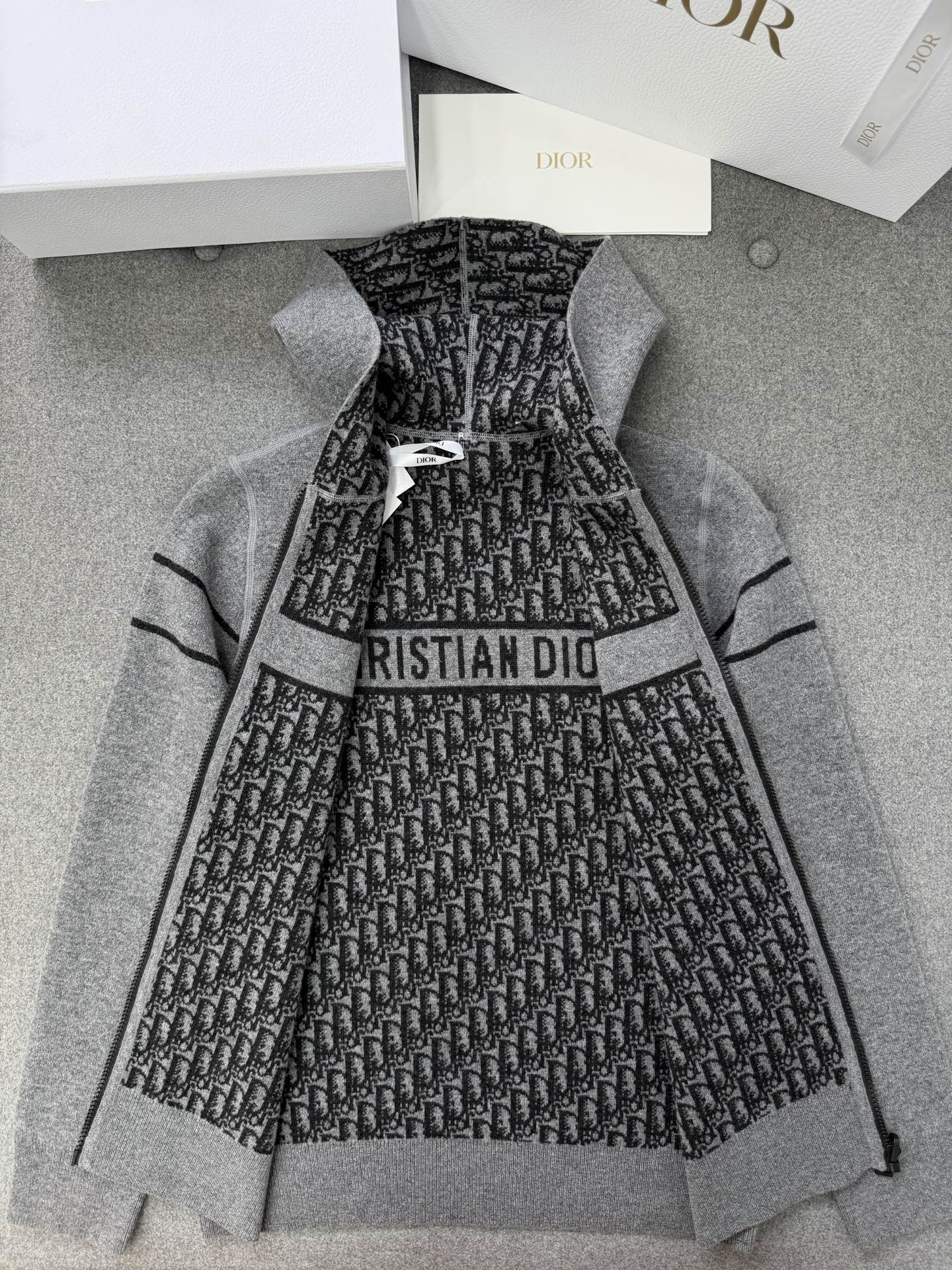 TJ셀러 / 디올 니트 양면 가디