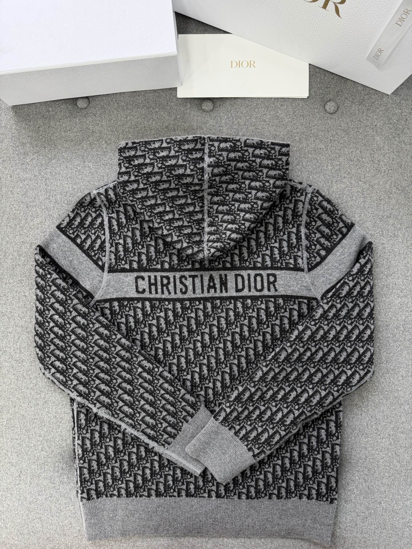 TJ셀러 / 디올 니트 양면 가디