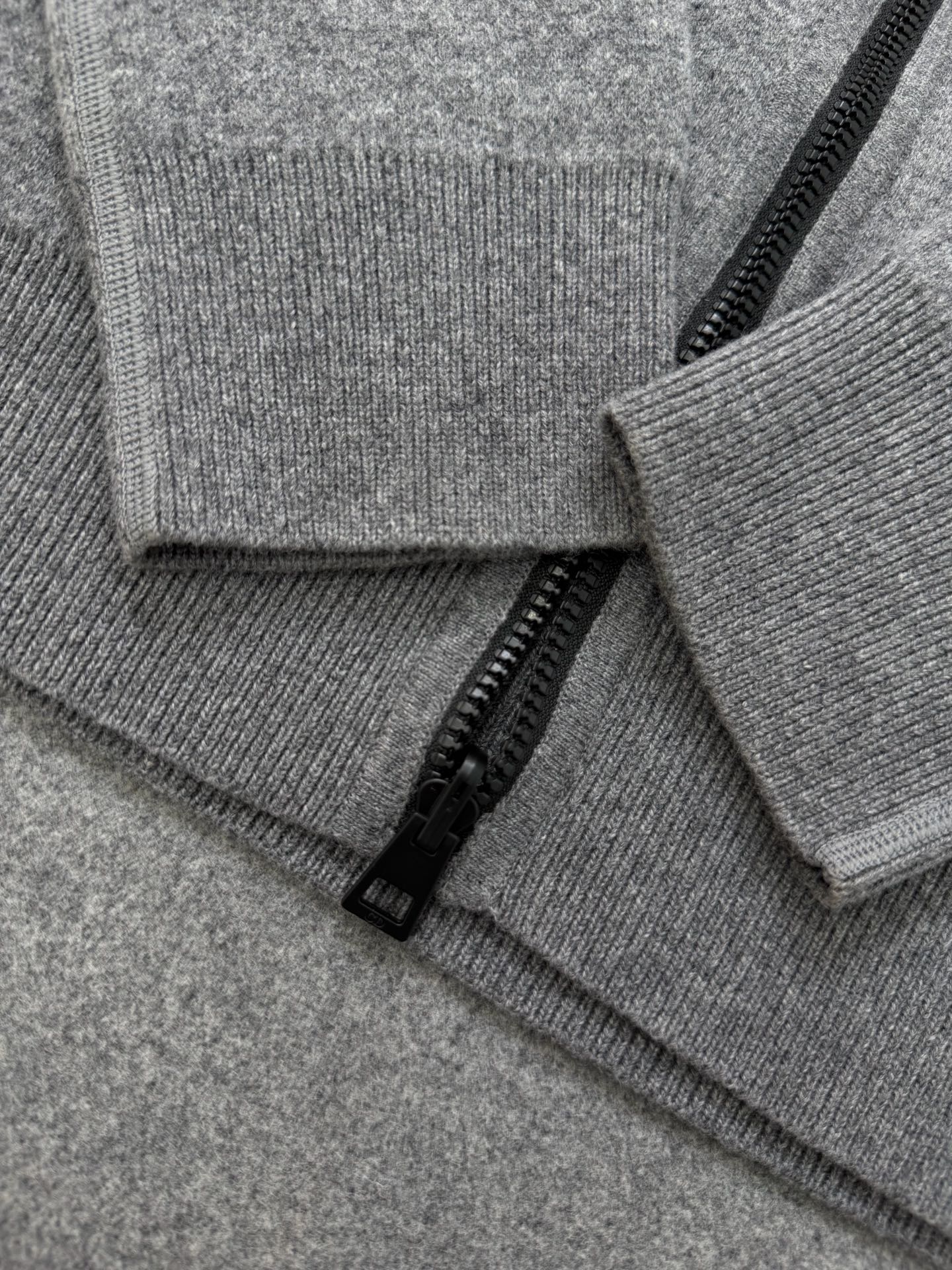 TJ셀러 / 디올 니트 양면 가디