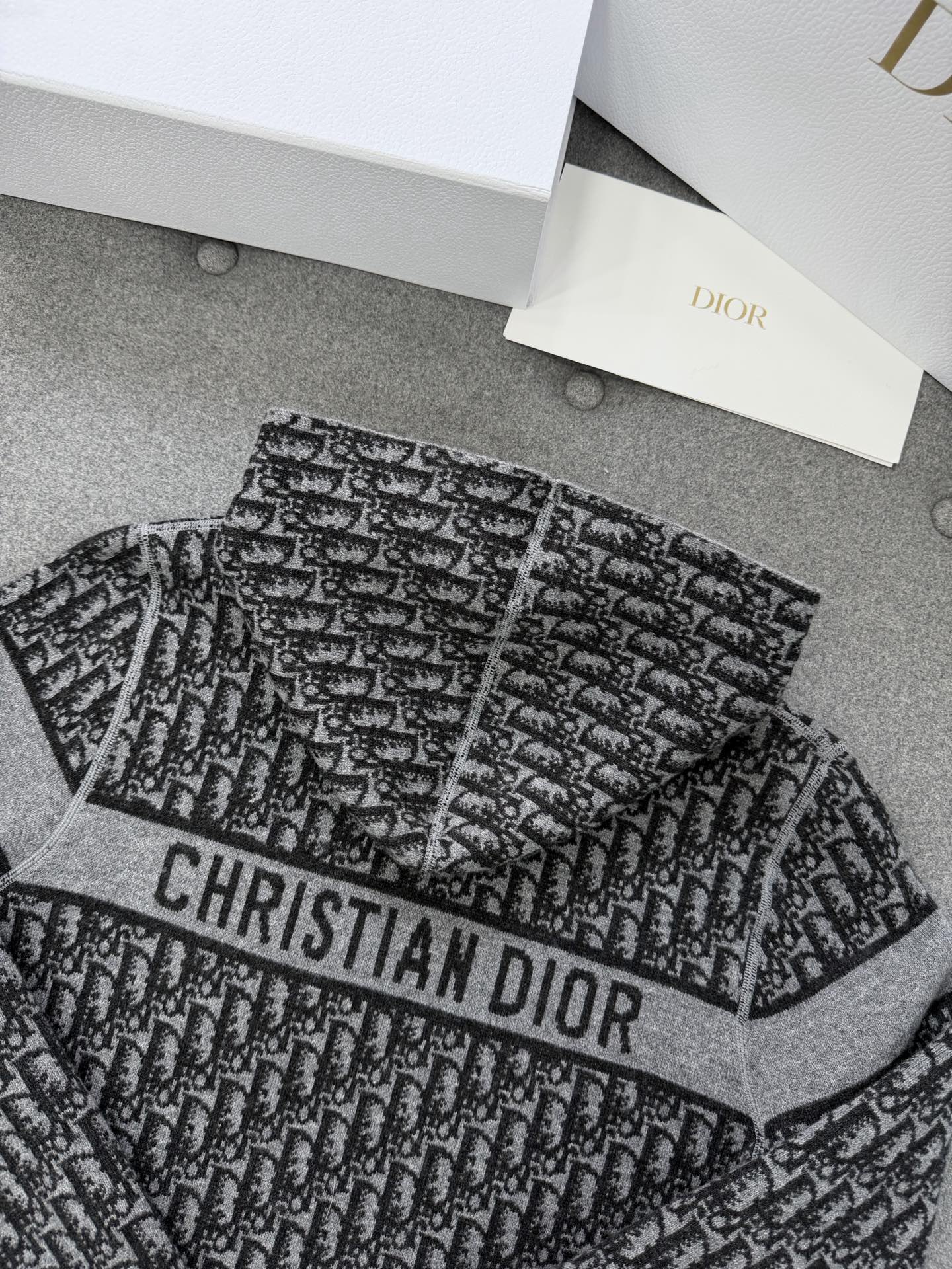 TJ셀러 / 디올 니트 양면 가디