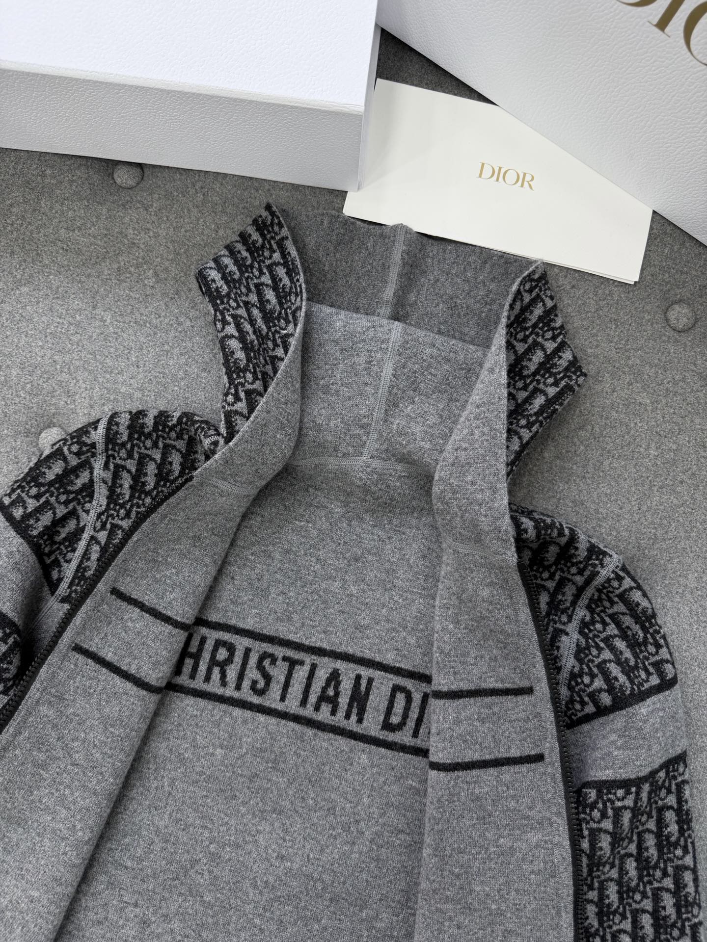 TJ셀러 / 디올 니트 양면 가디