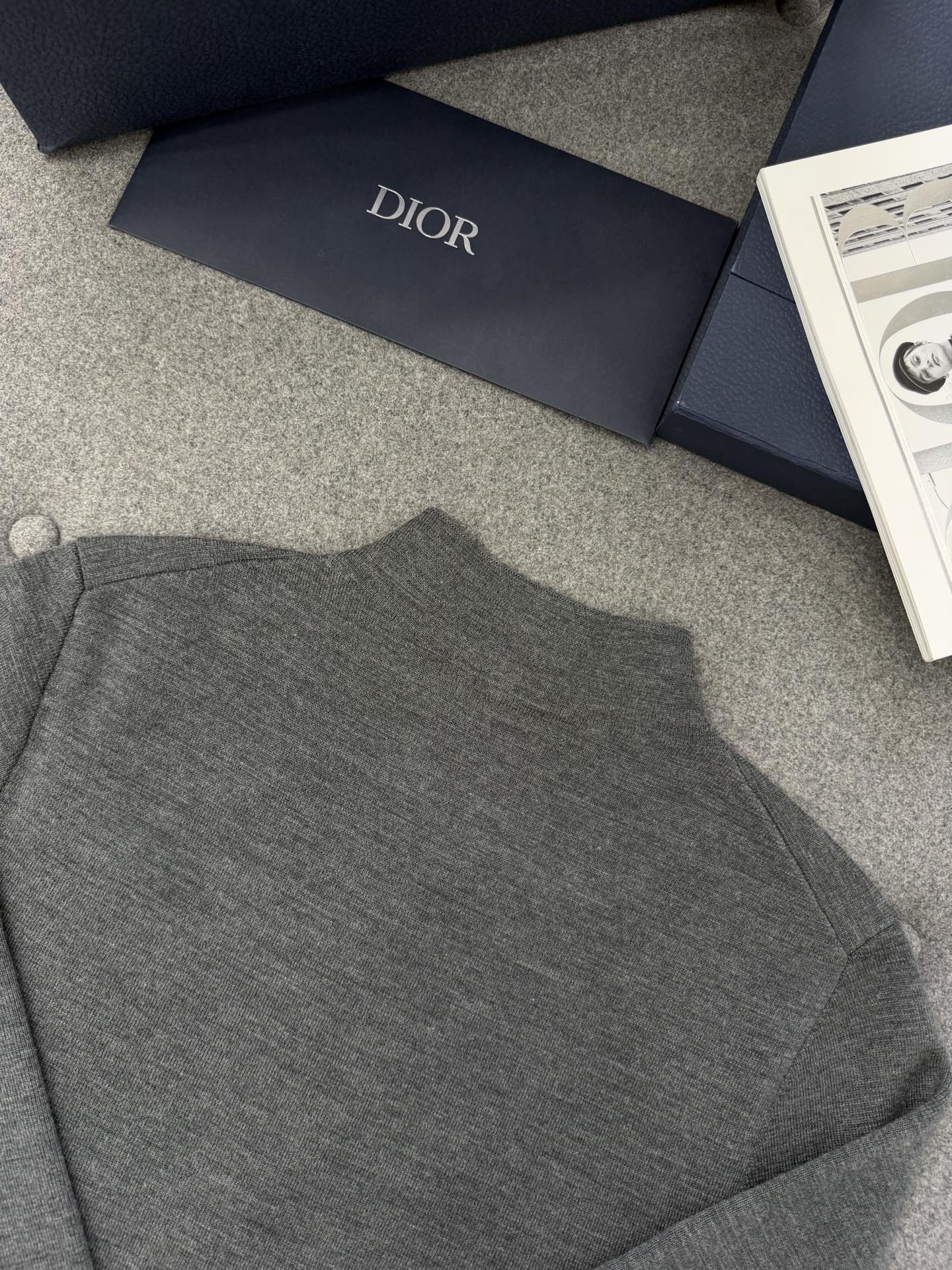 TJ셀러 / 디올 자수 니트