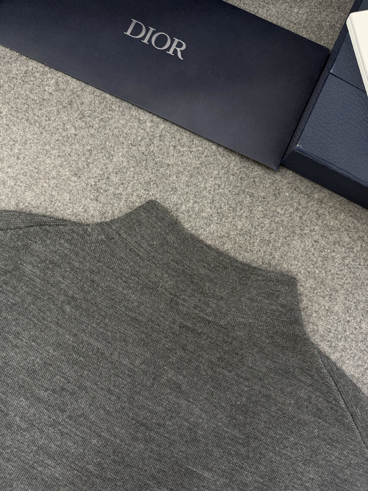 TJ셀러 / 디올 자수 니트