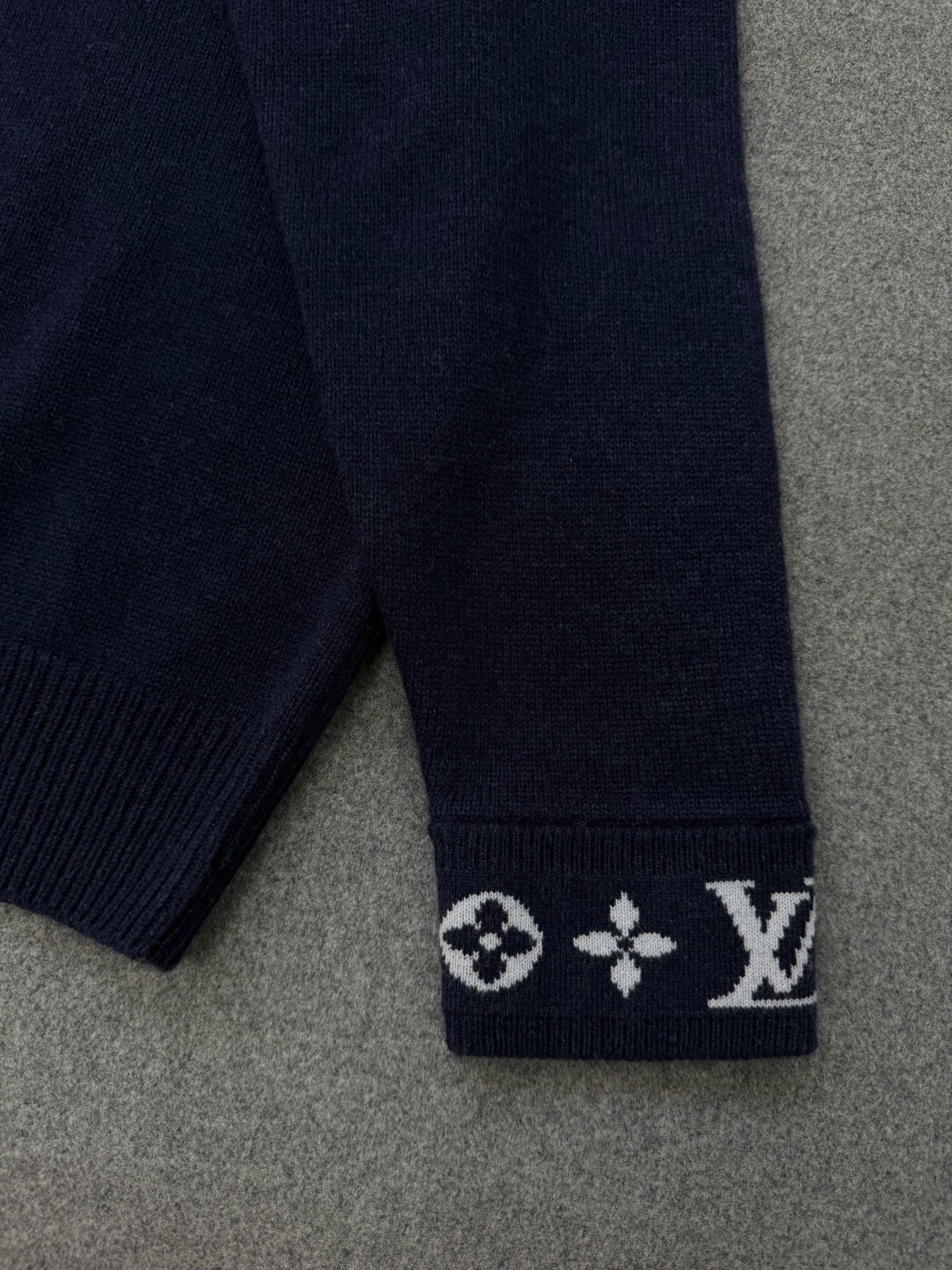 TJ셀러 / 루이비통 염소털 블라우스