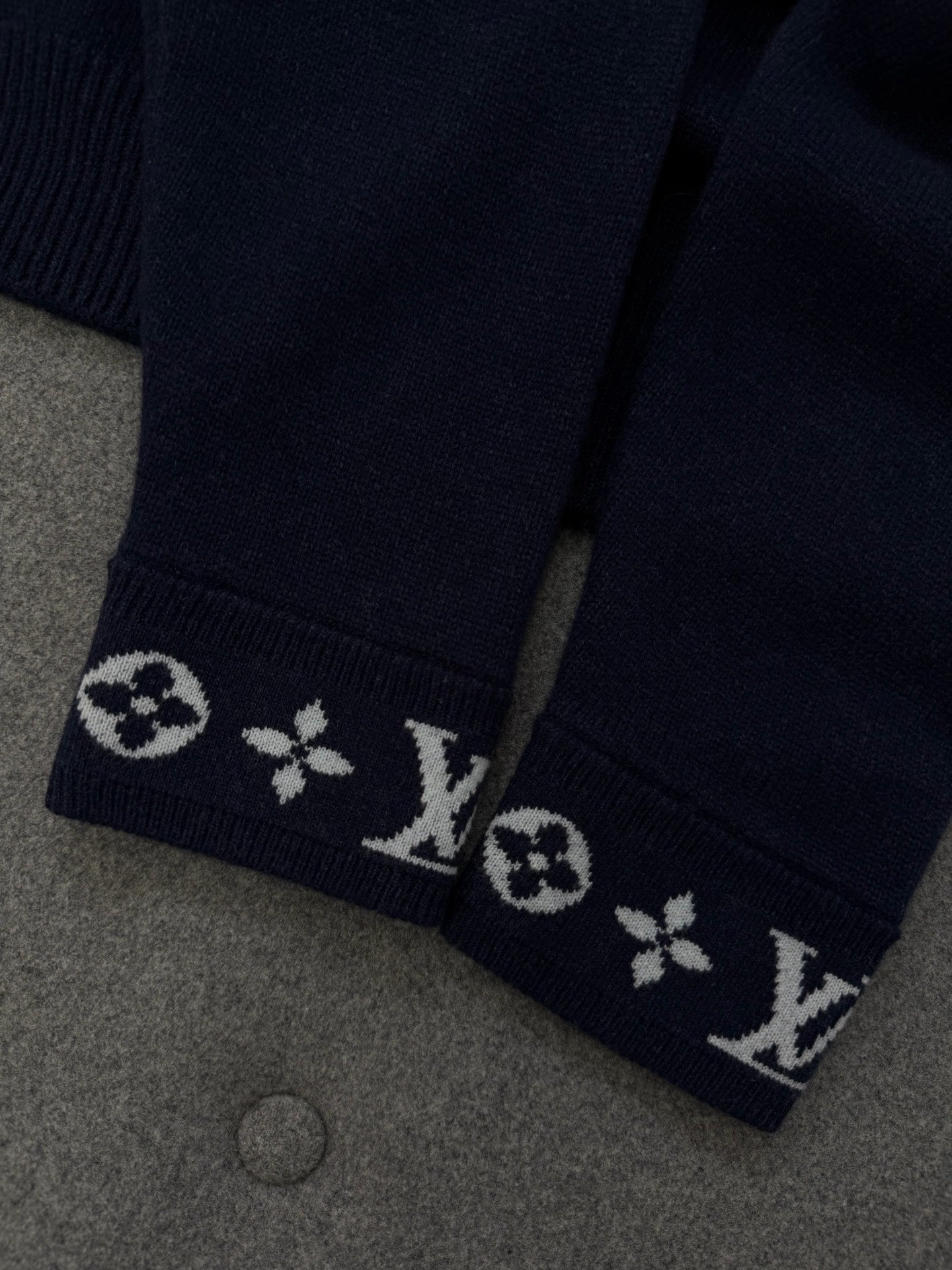 TJ셀러 / 루이비통 염소털 블라우스