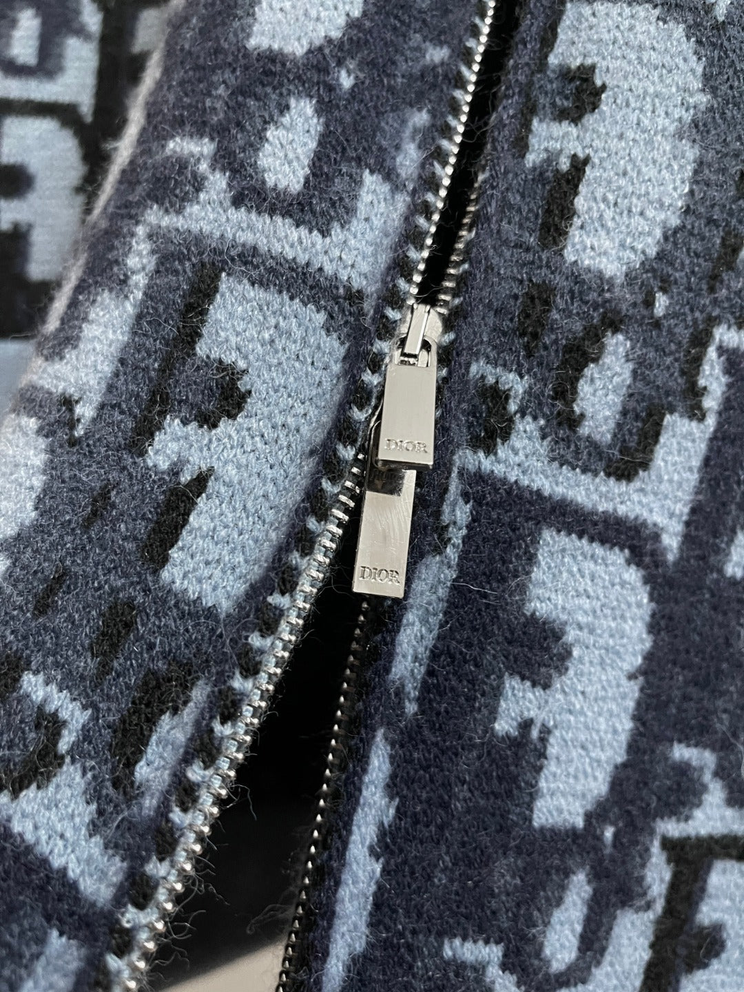 BVG / 디올 니트 코트