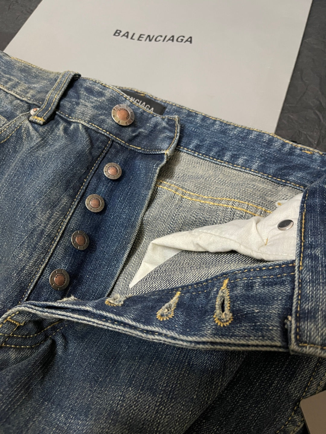 BVG / 발렌시아가 데님 팬츠