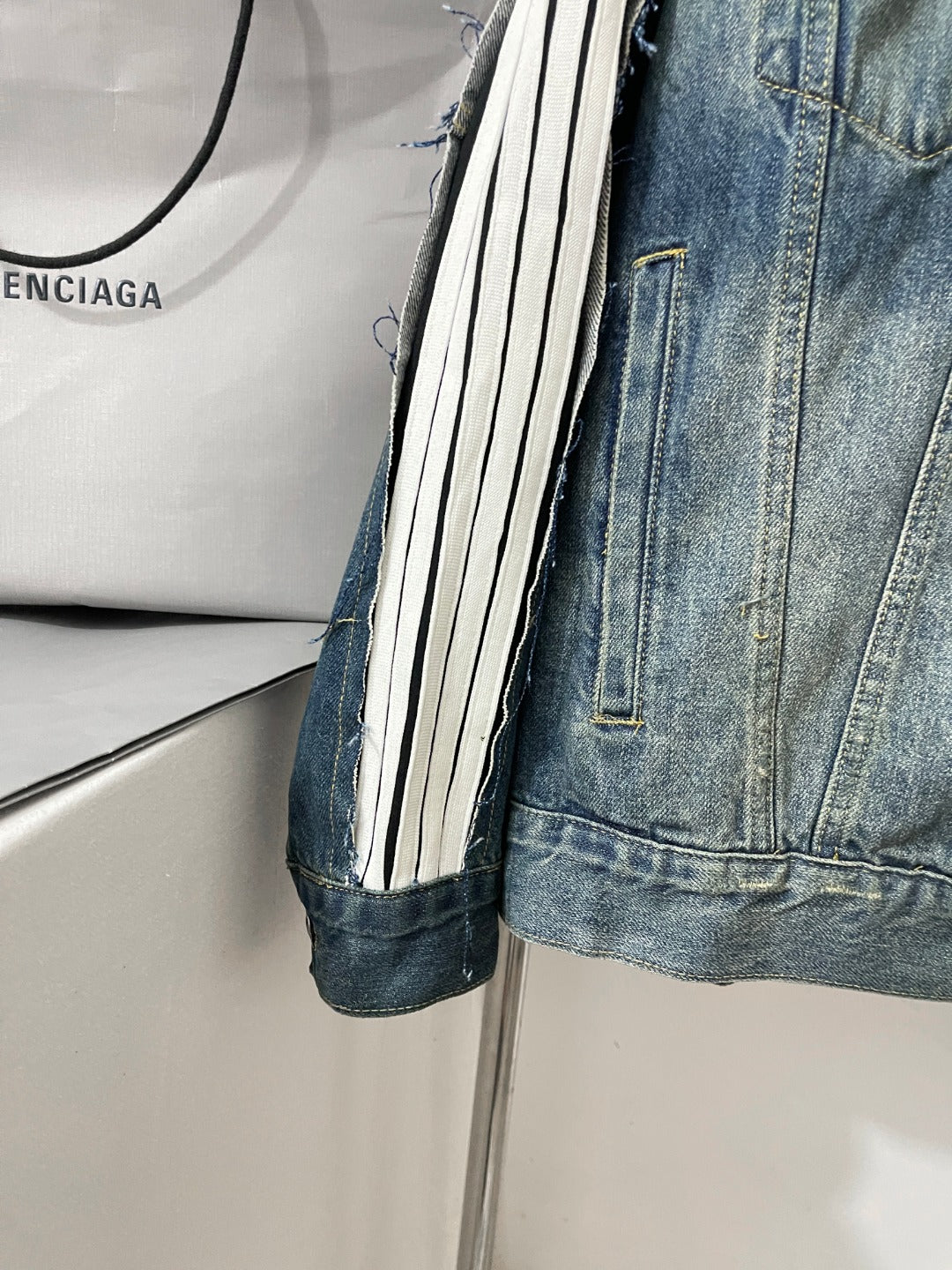 BVG / 발렌시아가 데님 코트