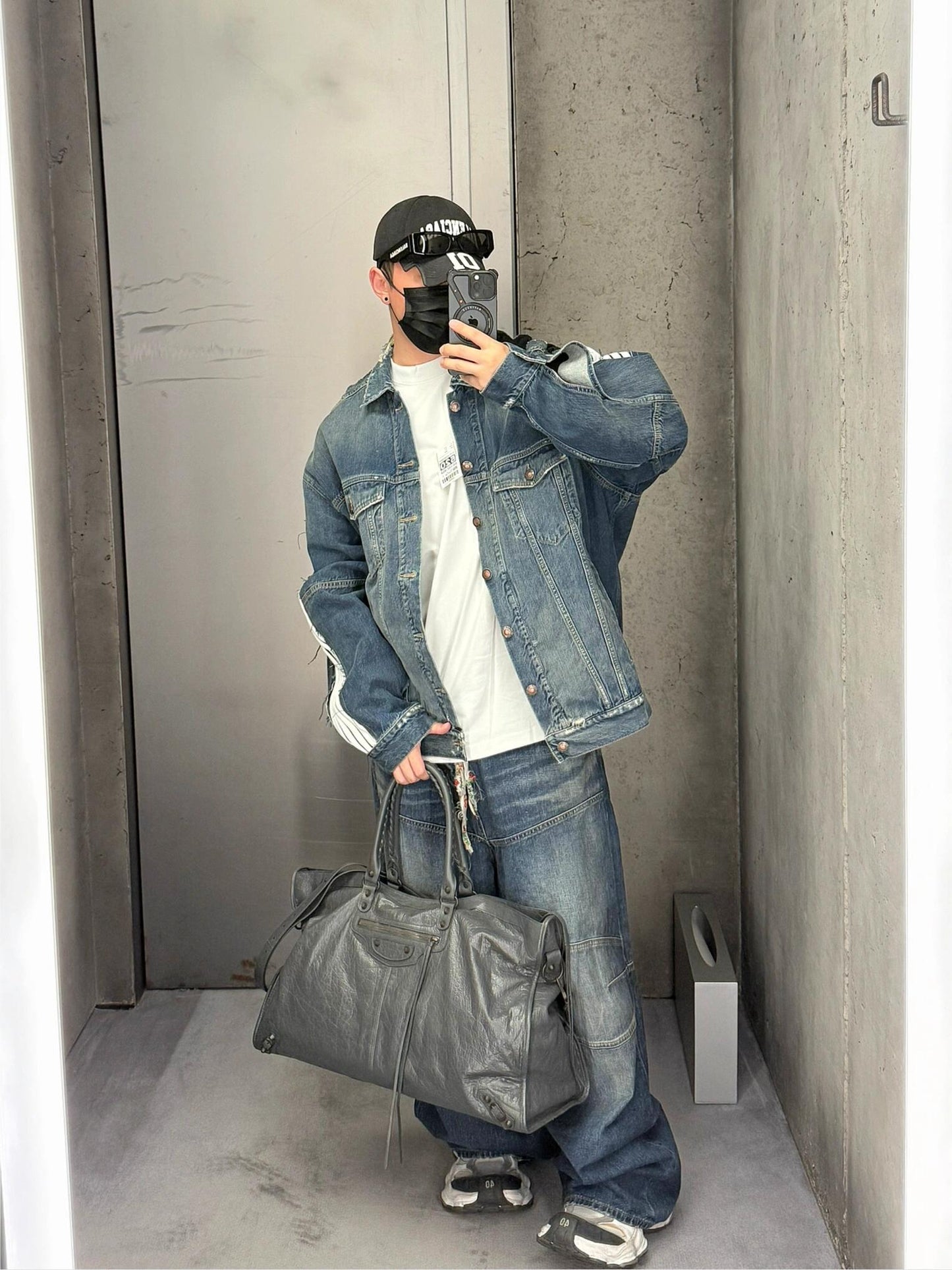 BVG / 발렌시아가 데님 코트