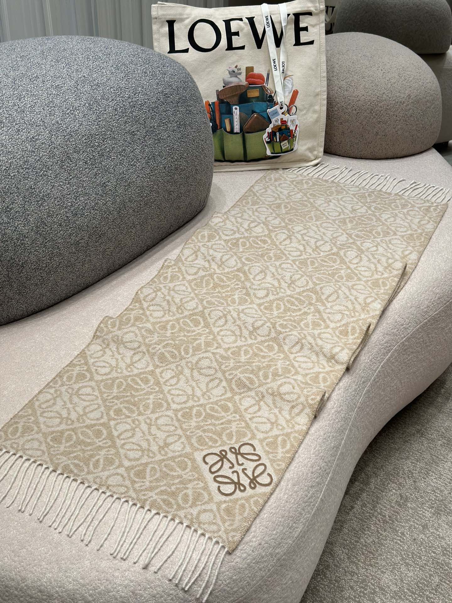 신조 / 로에베 스카프