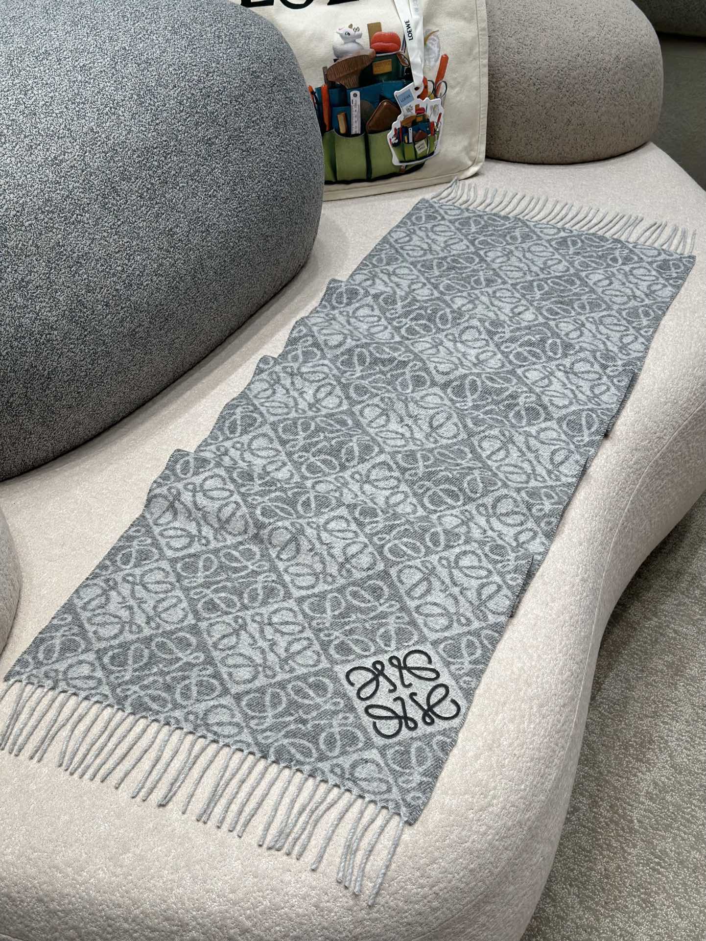 신조 / 로에베 스카프