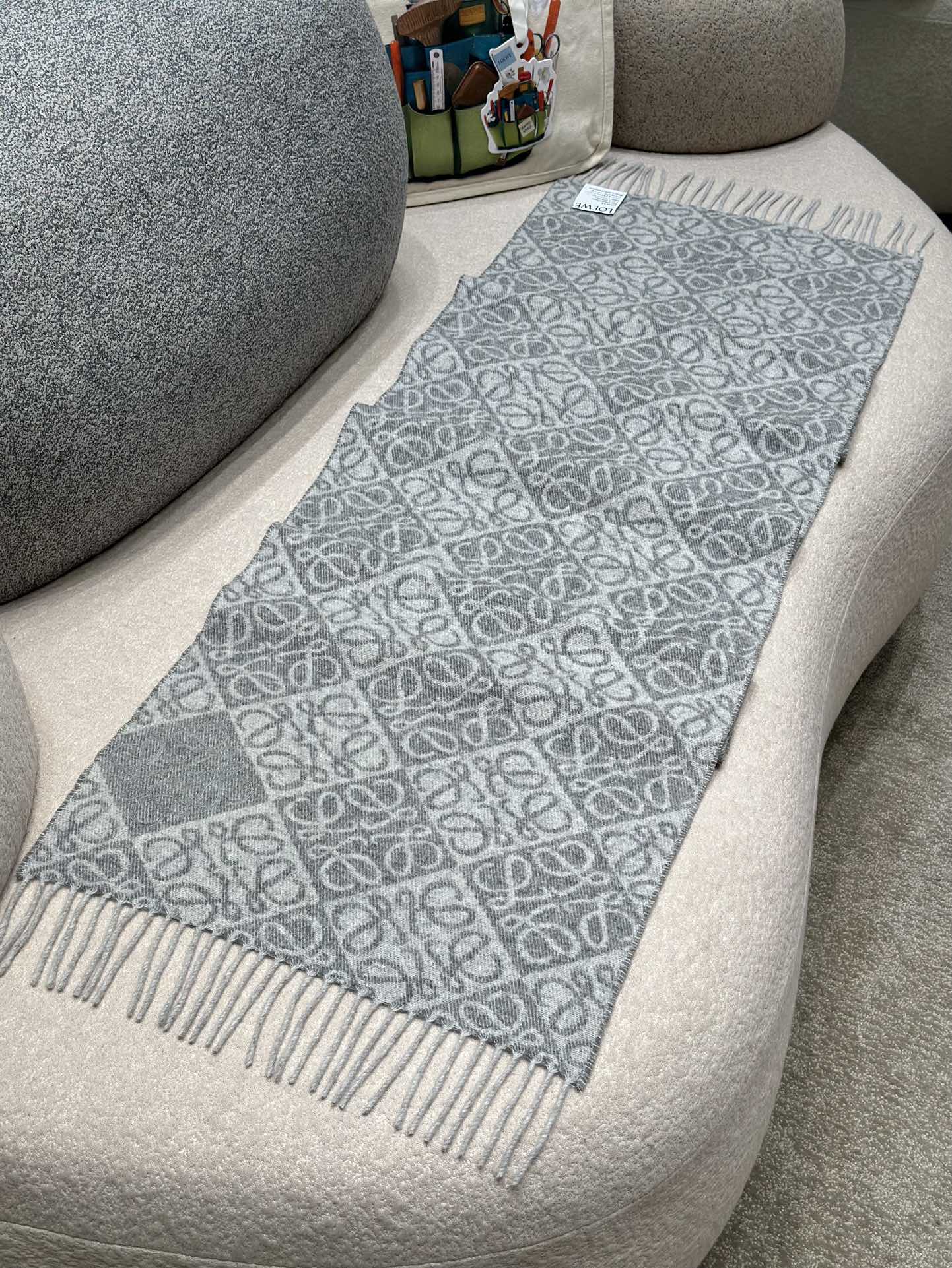 신조 / 로에베 스카프