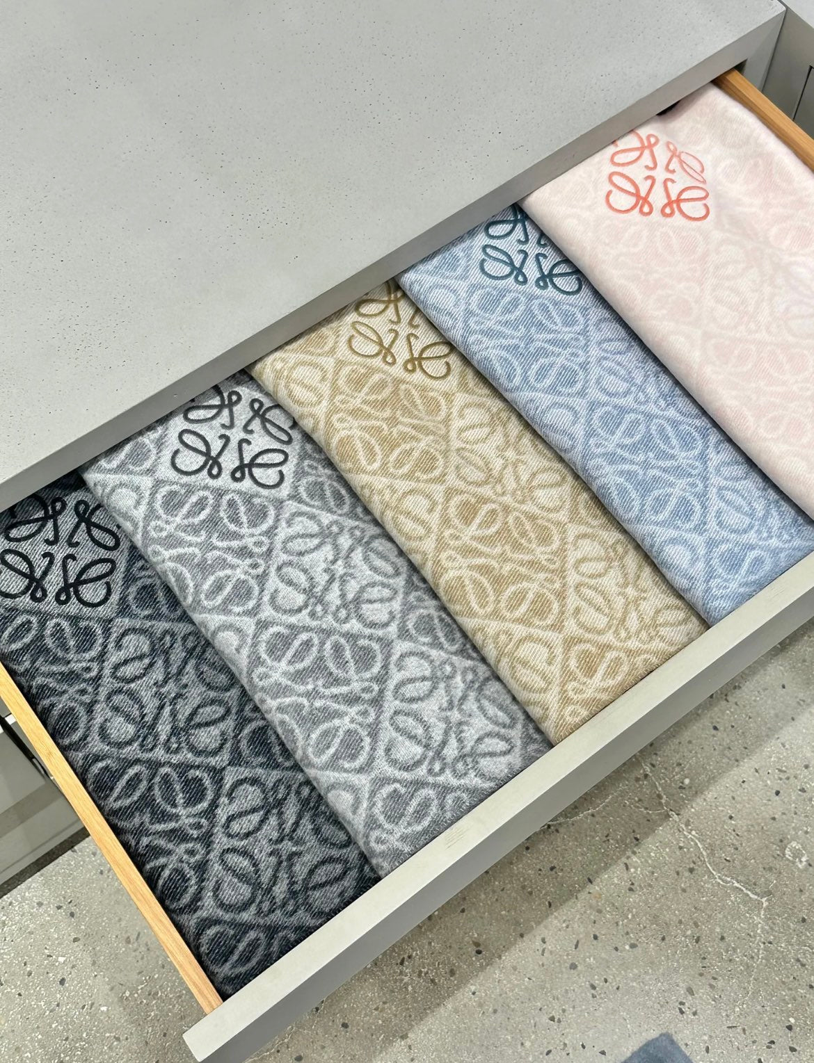 신조 / 로에베 스카프