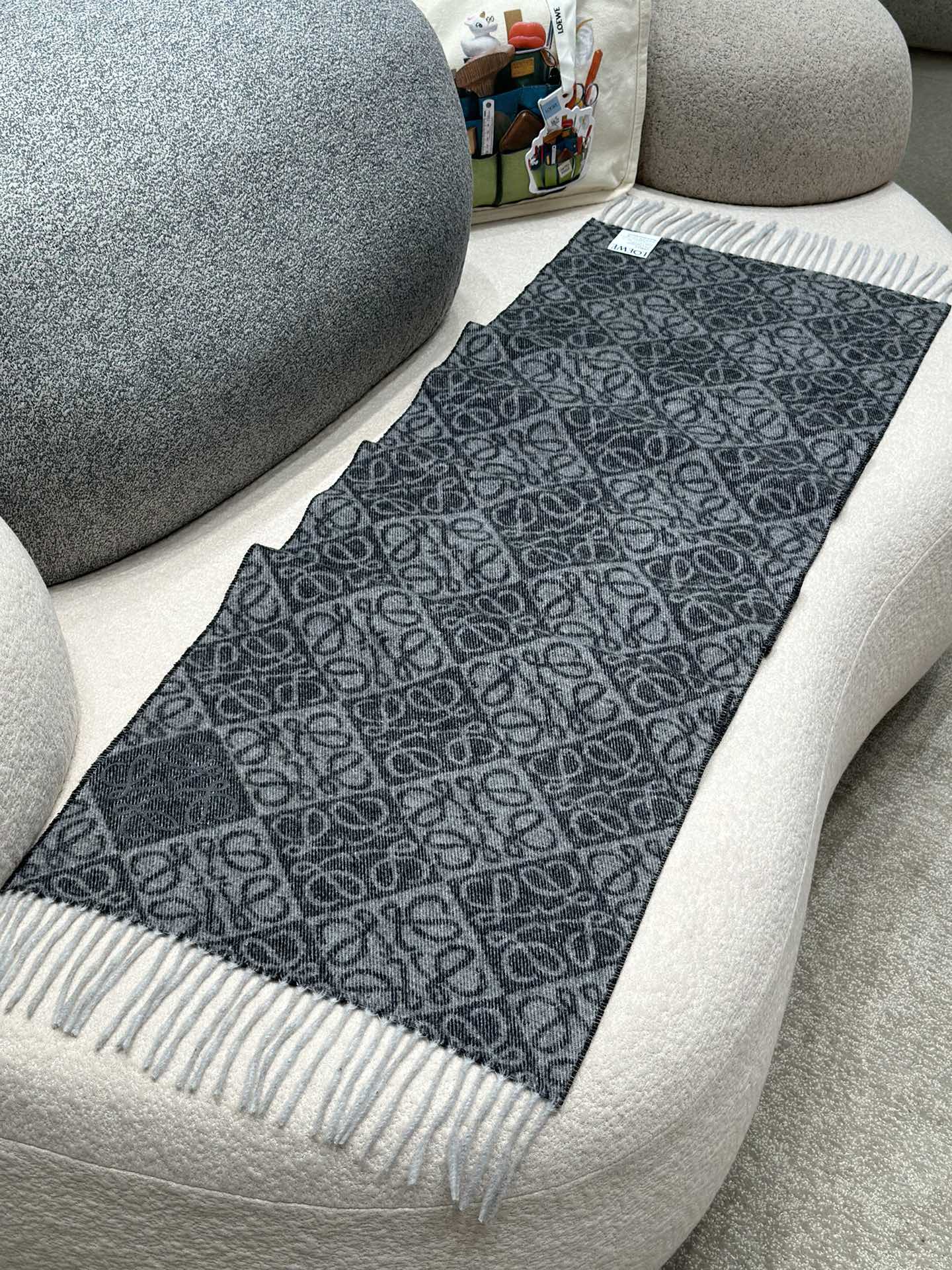 신조 / 로에베 스카프