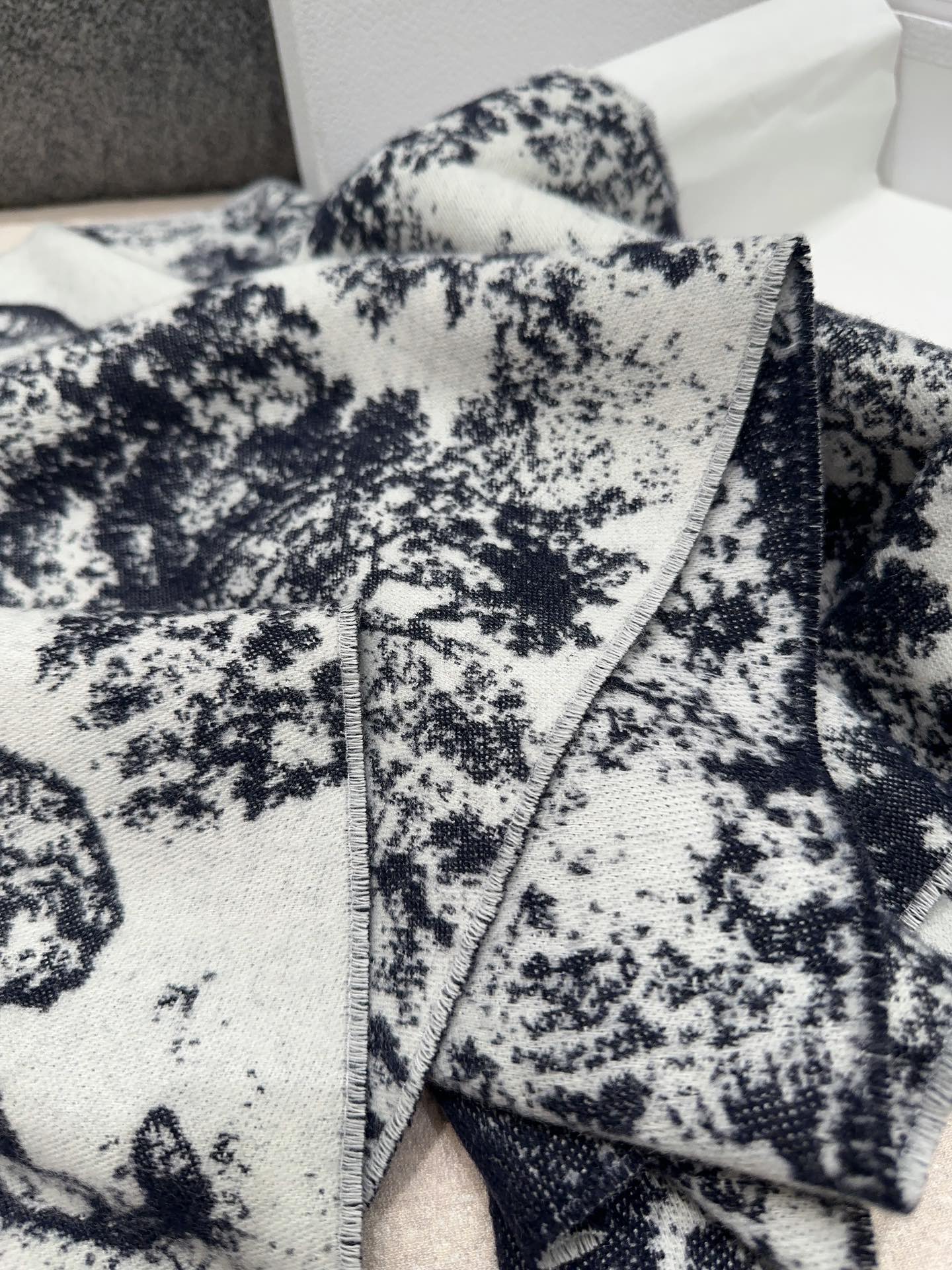 신조 / 디올 스카프