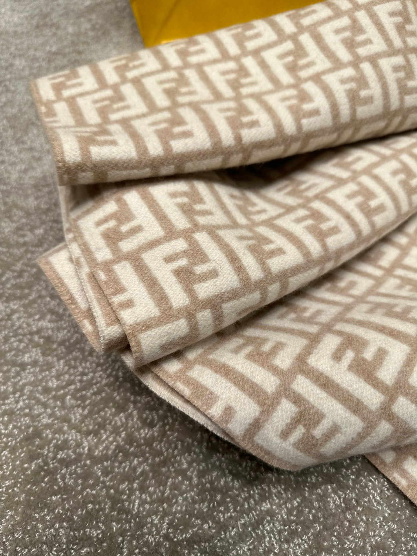 신조 / 펜디 스카프