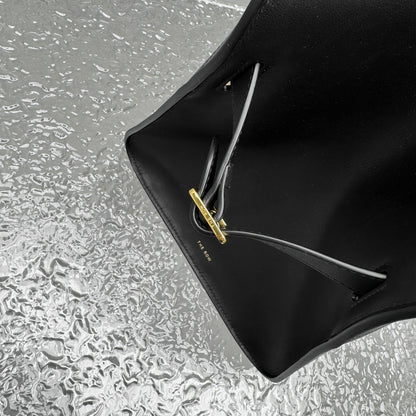 카타 / 더로우 미디엄 안장 가죽 블랙 가방