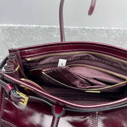 카타 / 프라다 미디엄 사이즈 숄더백