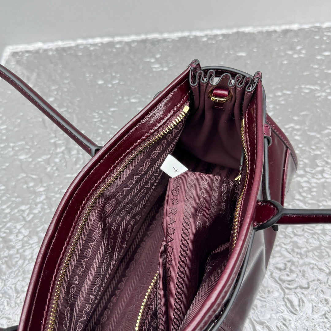 카타 / 프라다 미디엄 사이즈 숄더백