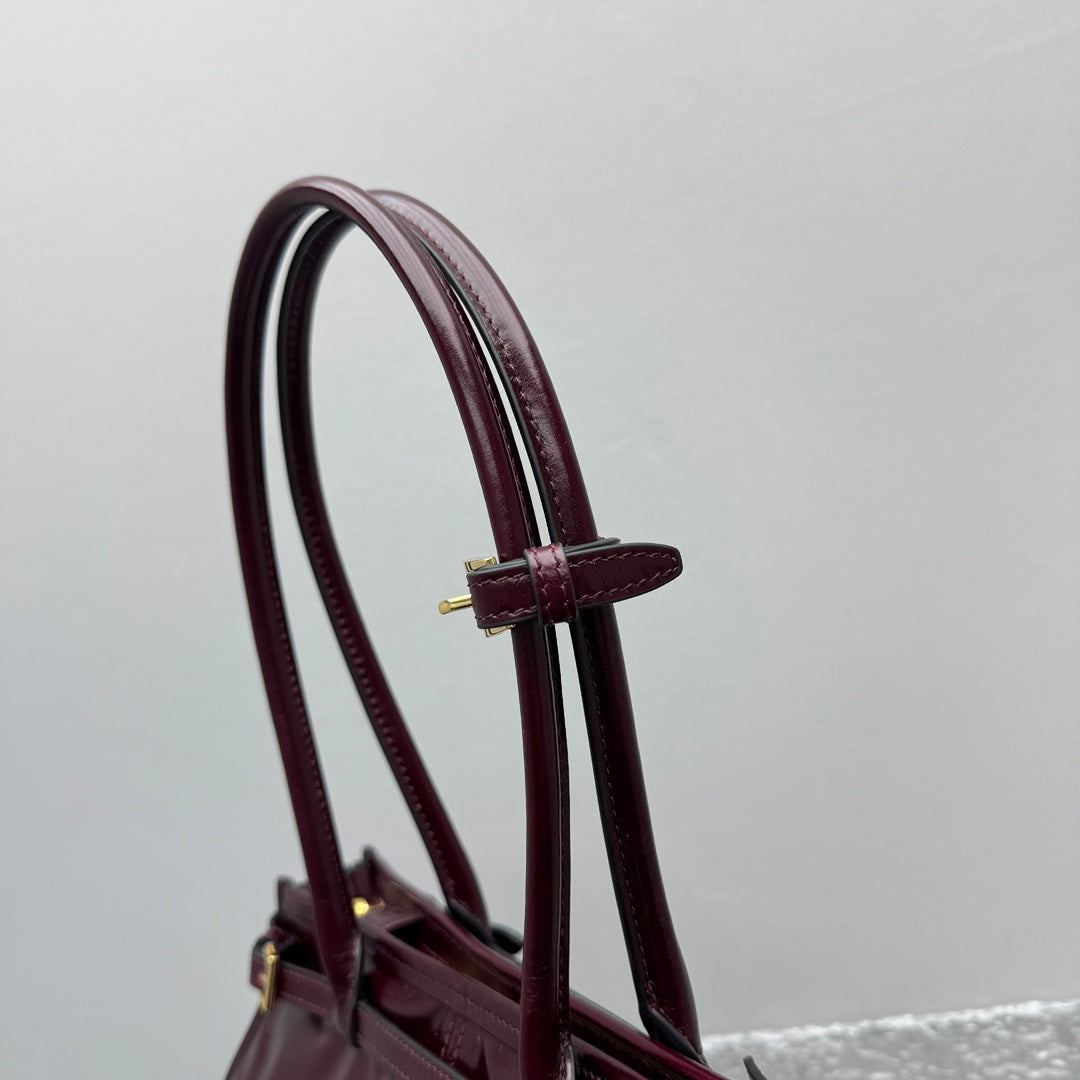 카타 / 프라다 미디엄 사이즈 숄더백